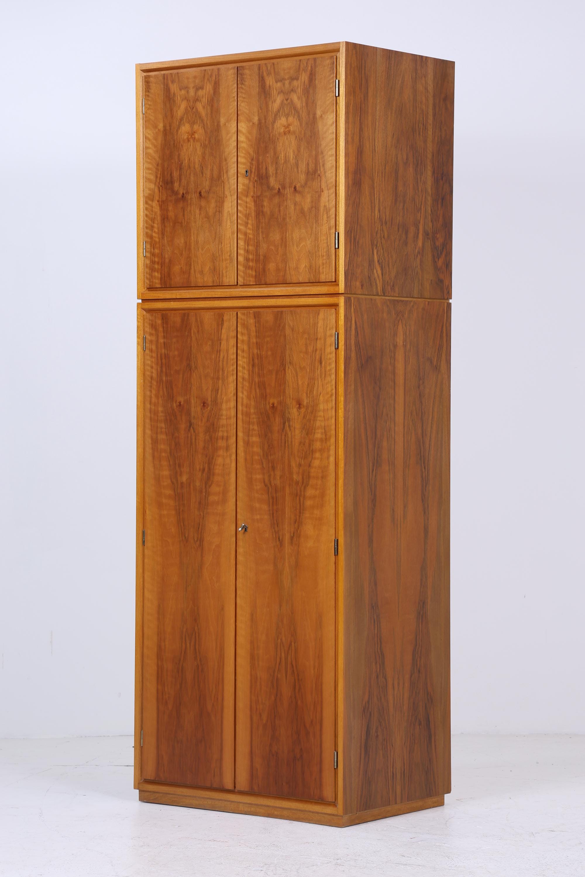Wunderschöner Vintage Kleiderschrank | Mid Century Wäscheschrank | 60er Jahre Schrank | mit Kleiderstange & Fächern