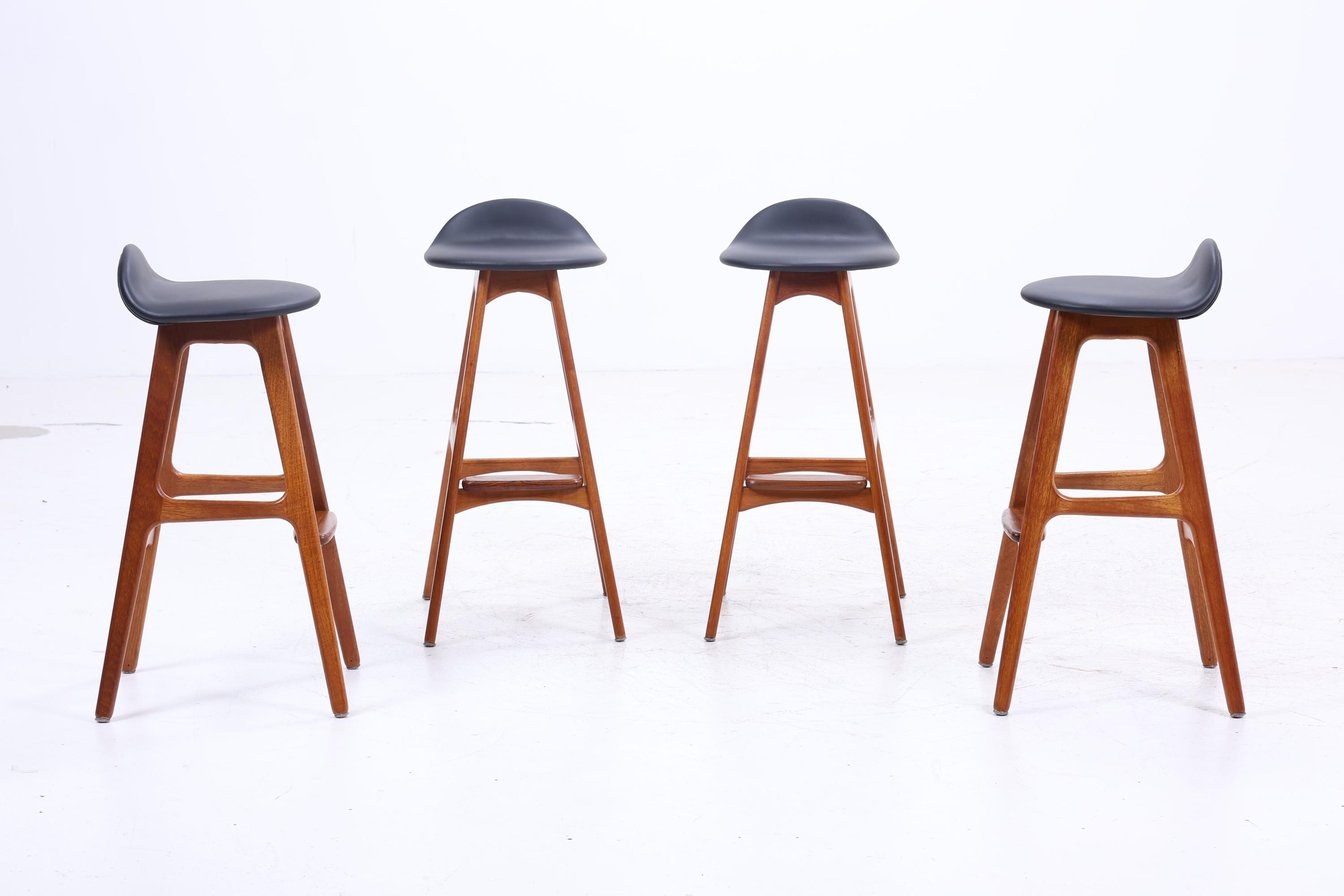 1v4 Vintage Barhocker OD61 von Erik Buch | Mid Century Sitzhocker Leder Oddense Maskinsnedkeri A / S | Retro Barstuhl 60er Danish Design