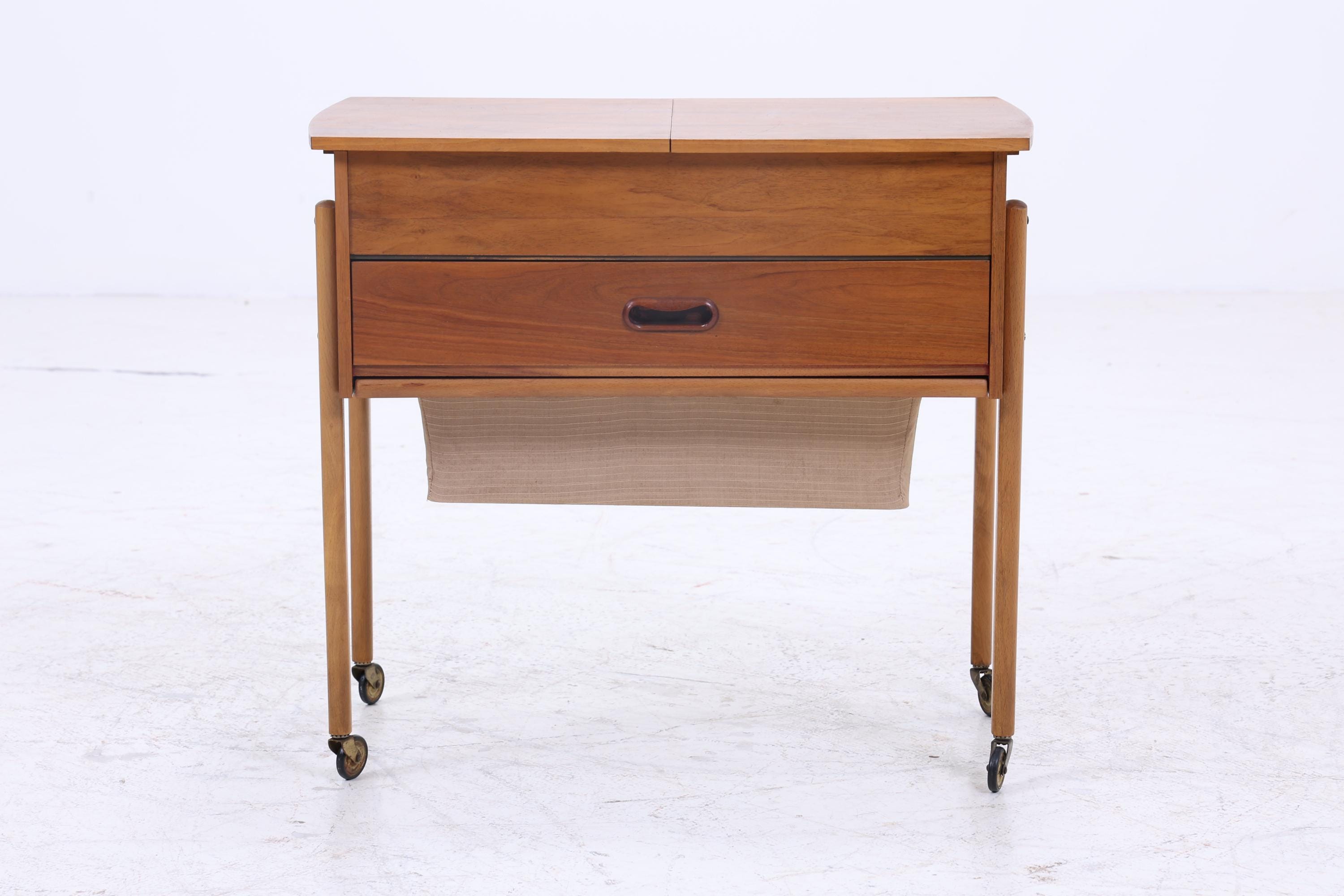 Vintage Nähkästchen mit Korb 60er Jahre | Mid Century Holz Nähkasten auf Rollen mit Schublade Aufbewahrung