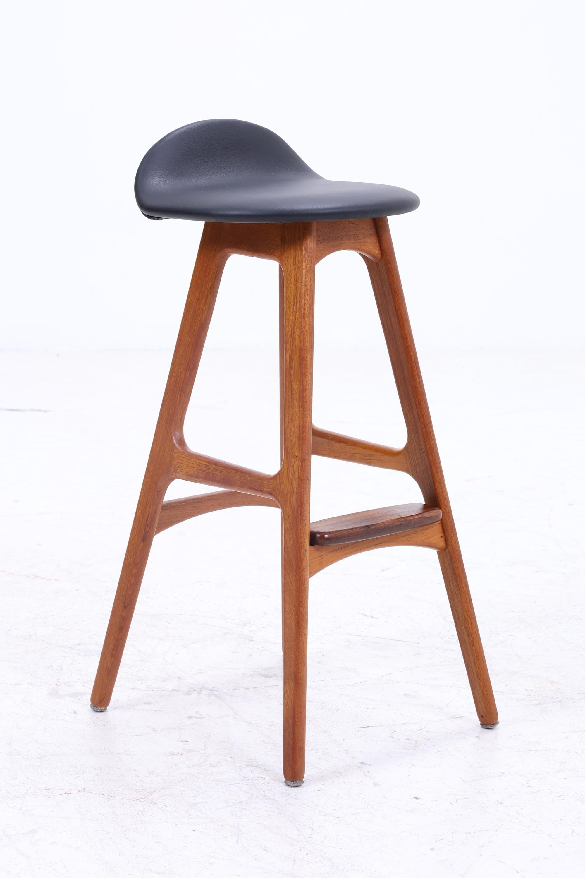 1v4 Vintage Barhocker OD61 von Erik Buch | Mid Century Sitzhocker Leder Oddense Maskinsnedkeri A / S | Retro Barstuhl 60er Danish Design
