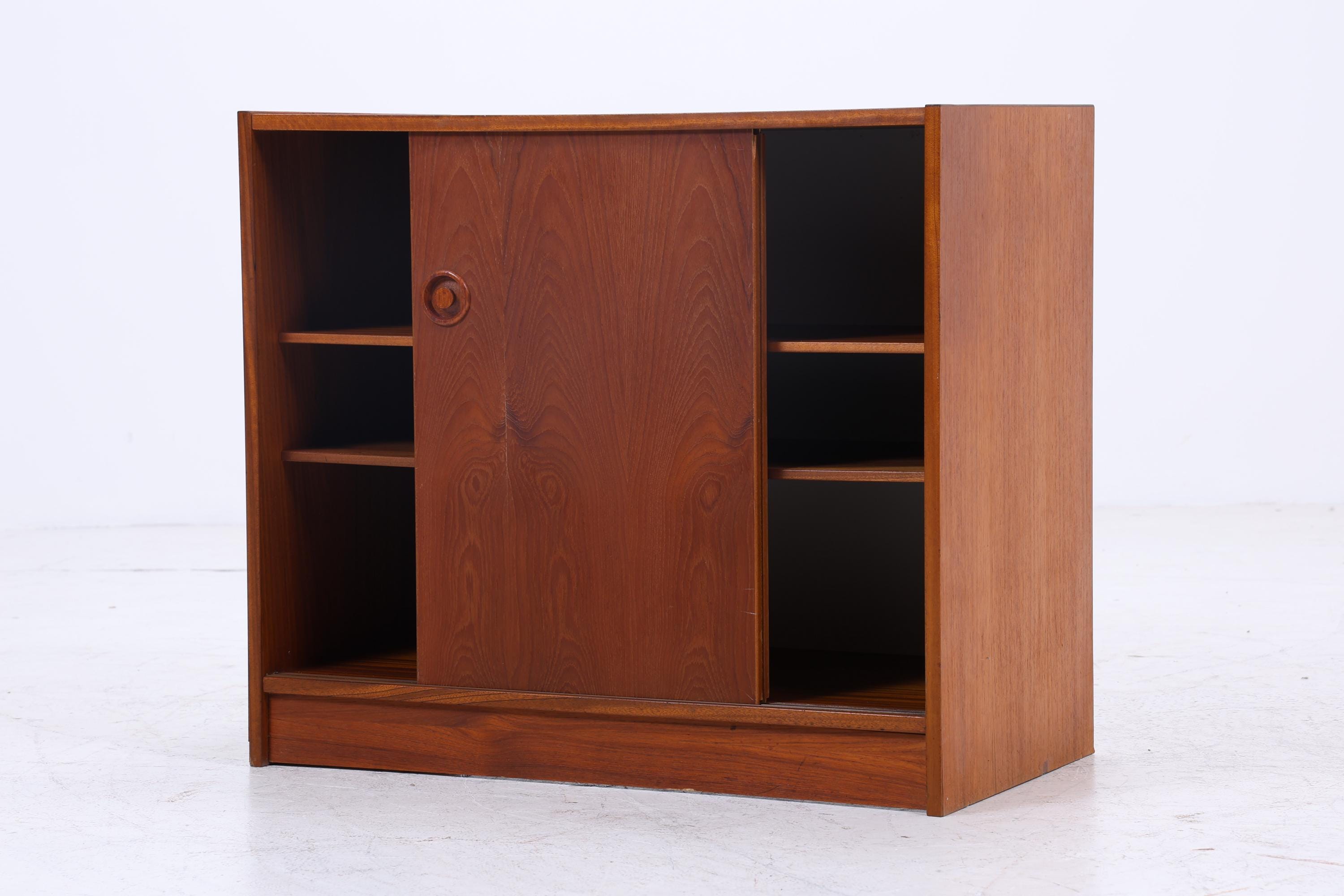Wundervolle Teak Mid Century Kommode | Vintage Schiebetüren Schrank Holz Aufbewahrung 60er Jahre