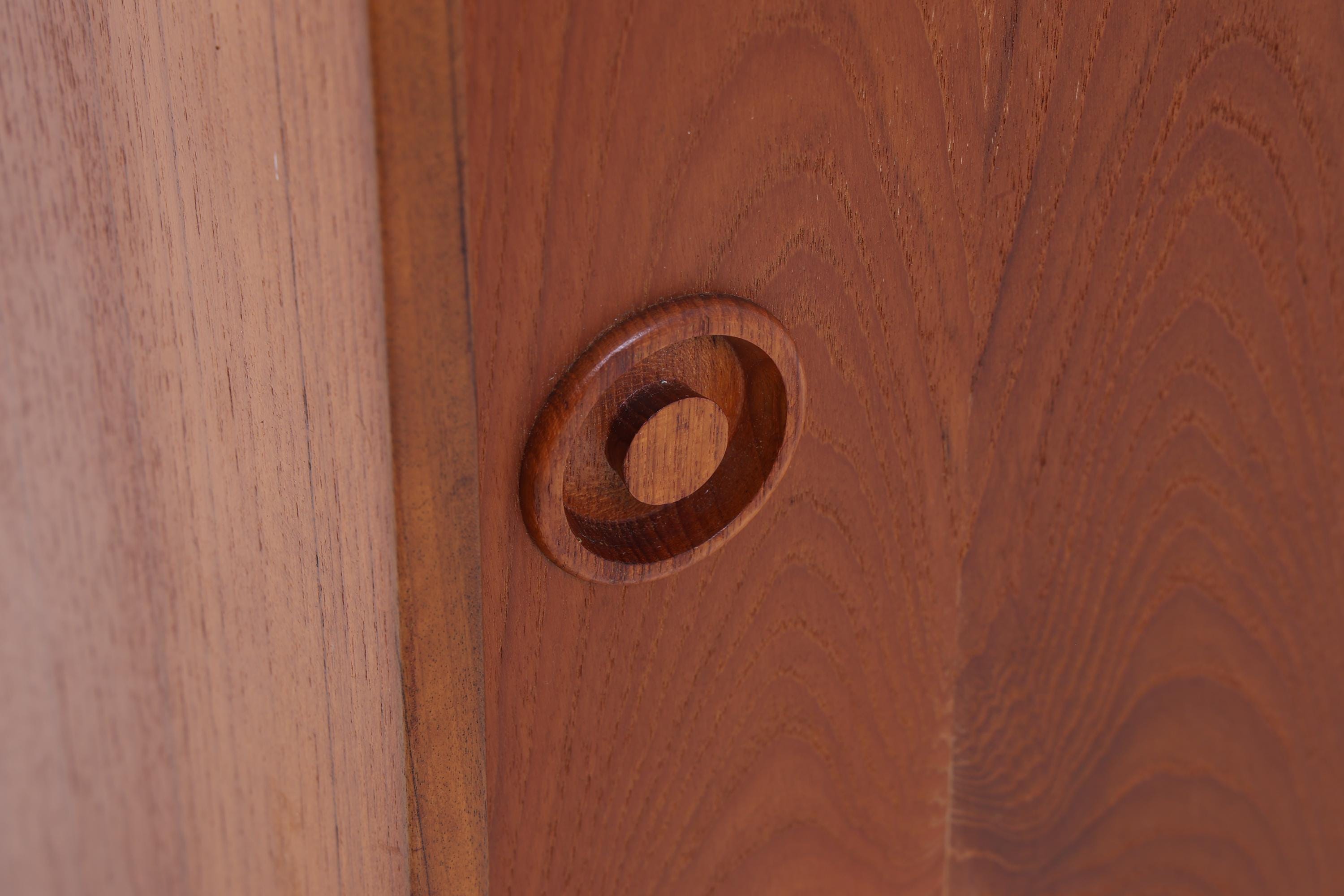 Wundervolle Teak Mid Century Kommode | Vintage Schiebetüren Schrank Holz Aufbewahrung 60er Jahre