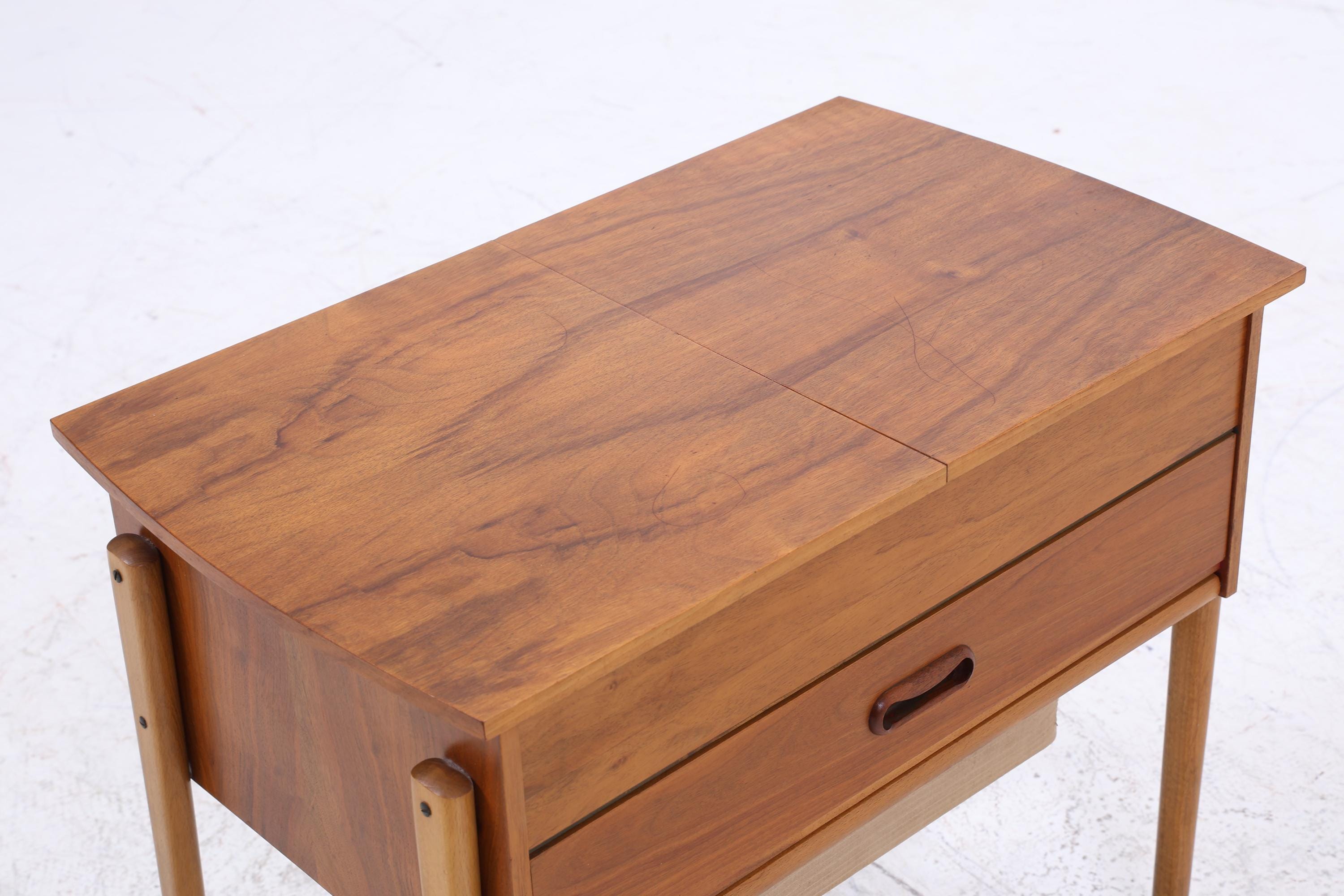 Vintage Nähkästchen mit Korb 60er Jahre | Mid Century Holz Nähkasten auf Rollen mit Schublade Aufbewahrung