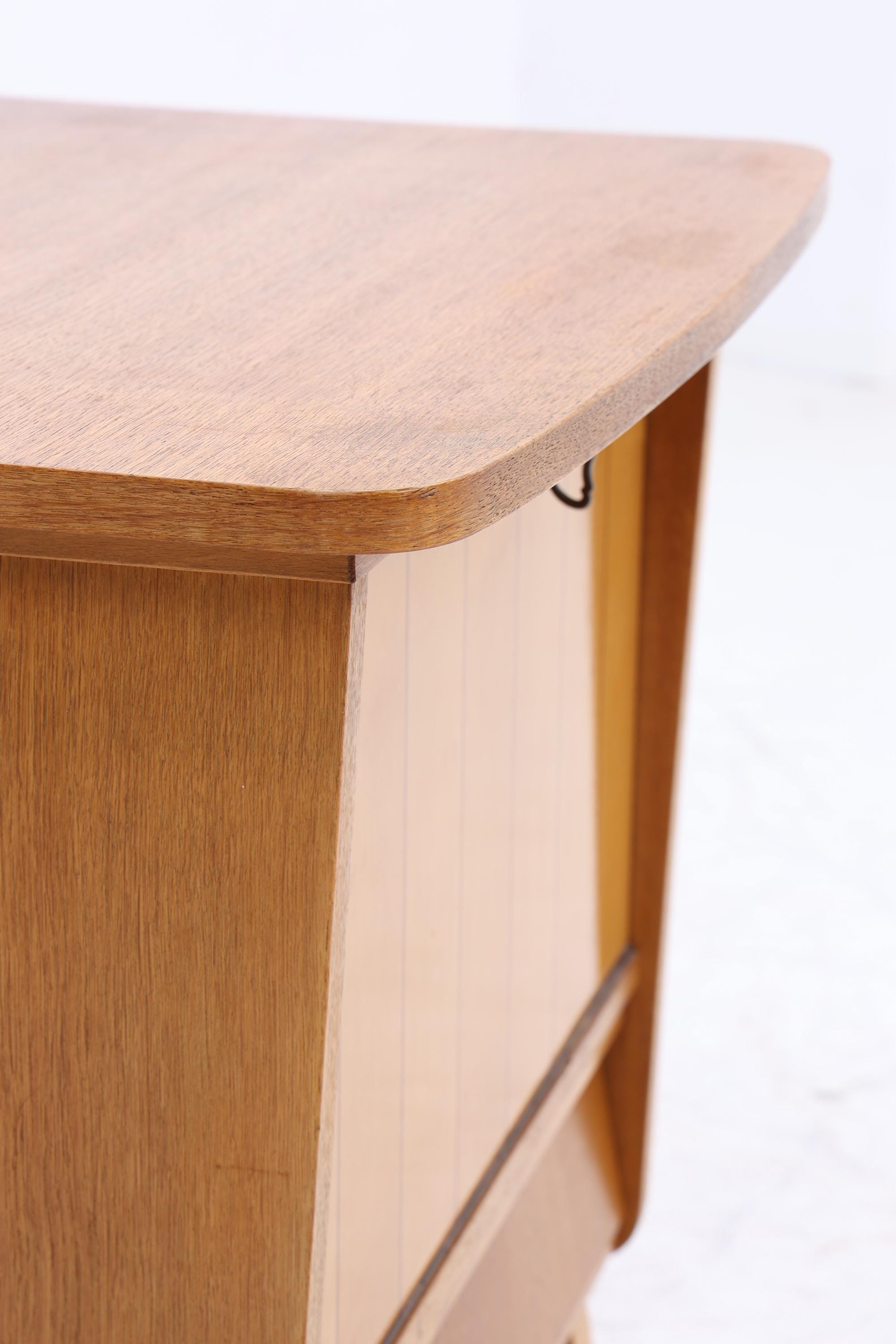 Kleiner Vintage Eiche Barschrank der 60er Jahre | Mid Century Bar Kommode im Retro-Look der 70er