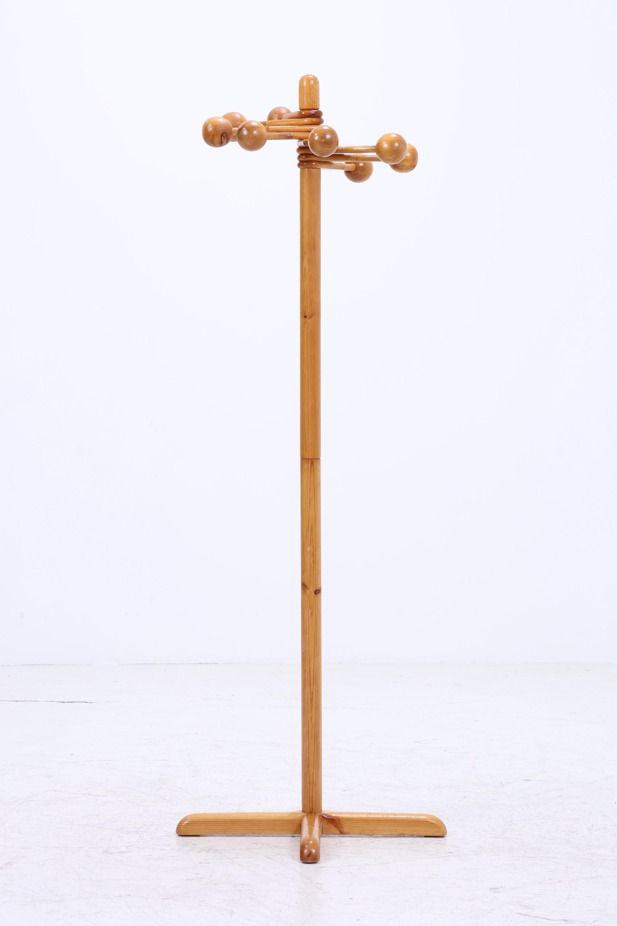 Vintage Rainer Daumiller Garderobe aus Kiefernholz mit drehbaren kugelförmigen Haken | Mid Century Design Kleiderständer Retro 60er