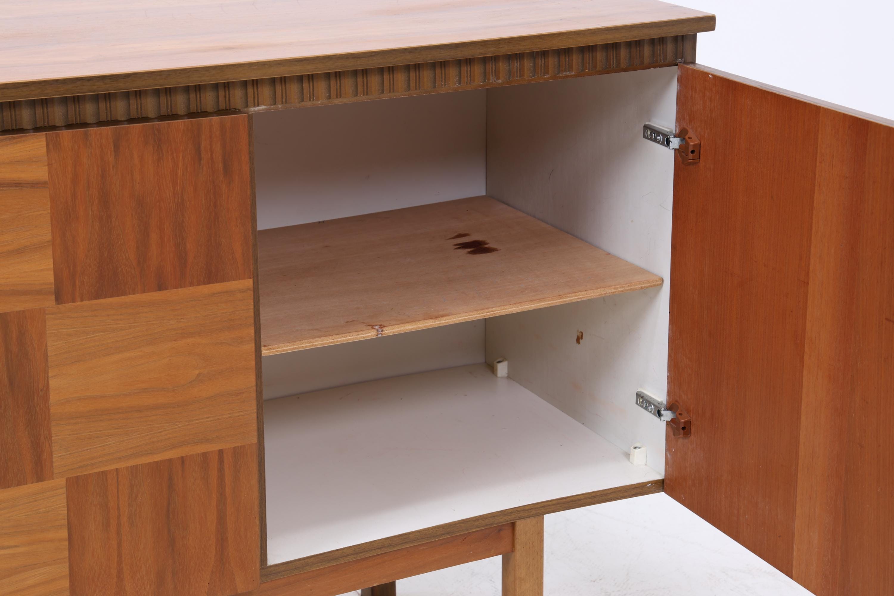 Vintage Nussbaum Sideboard 60er Jahre | Mid Century Anrichte mit Schubladen & Fächern und Schachmuster Retro Holz Aufbewahrung