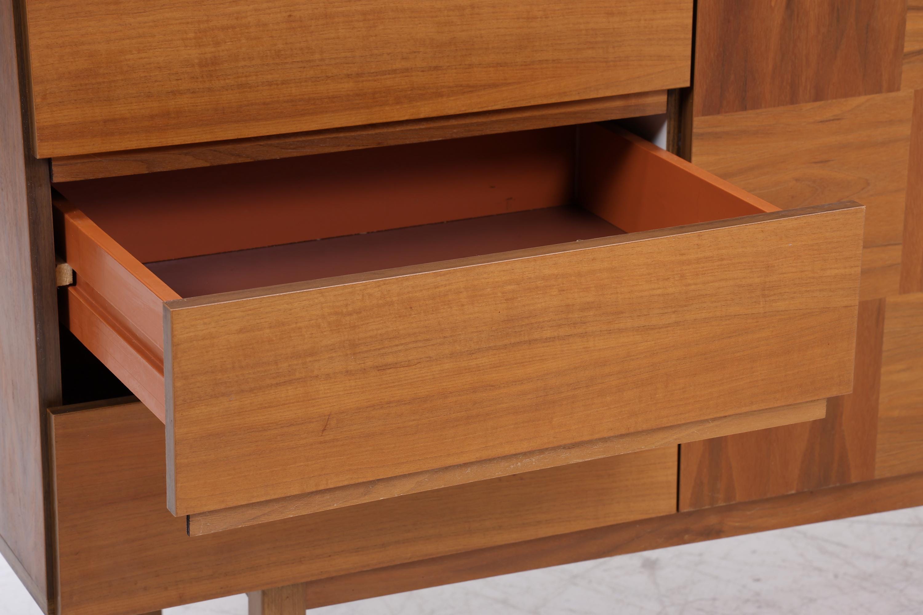 Vintage Nussbaum Sideboard 60er Jahre | Mid Century Anrichte mit Schubladen & Fächern und Schachmuster Retro Holz Aufbewahrung