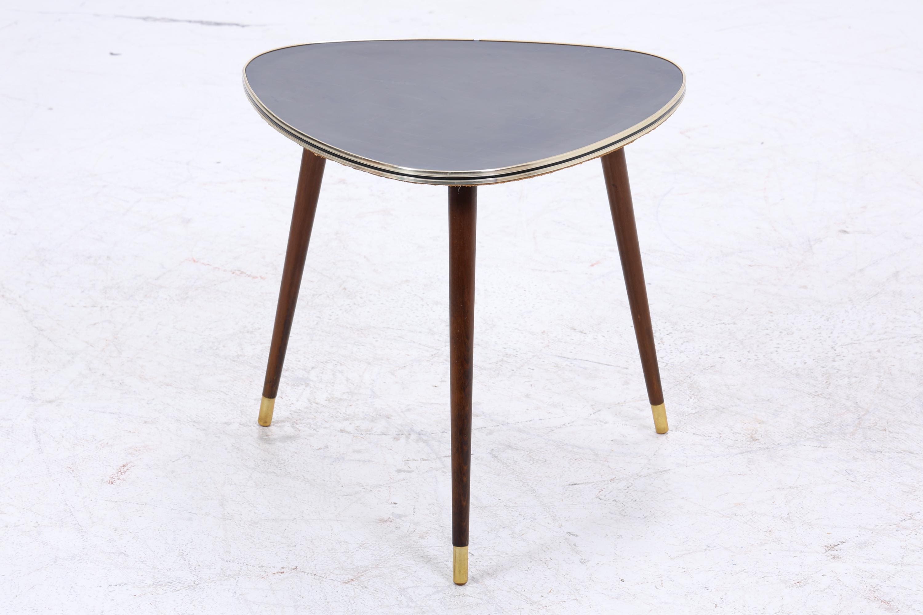 Vintage Beistelltisch in Nierenform – Schwarz verzierte Tischplatte | Mid Century Design