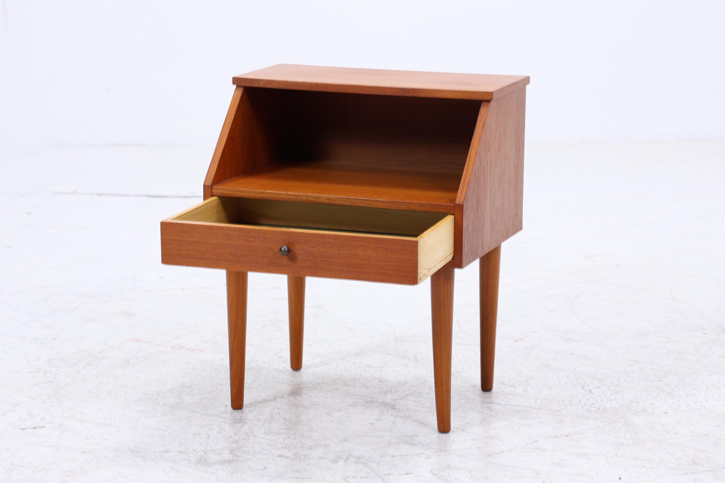 Vintage Teak Mini Kommode 60er Jahre | Danish Design Mid Century Holz Nachttisch mit Schubladen Aufbewahrung