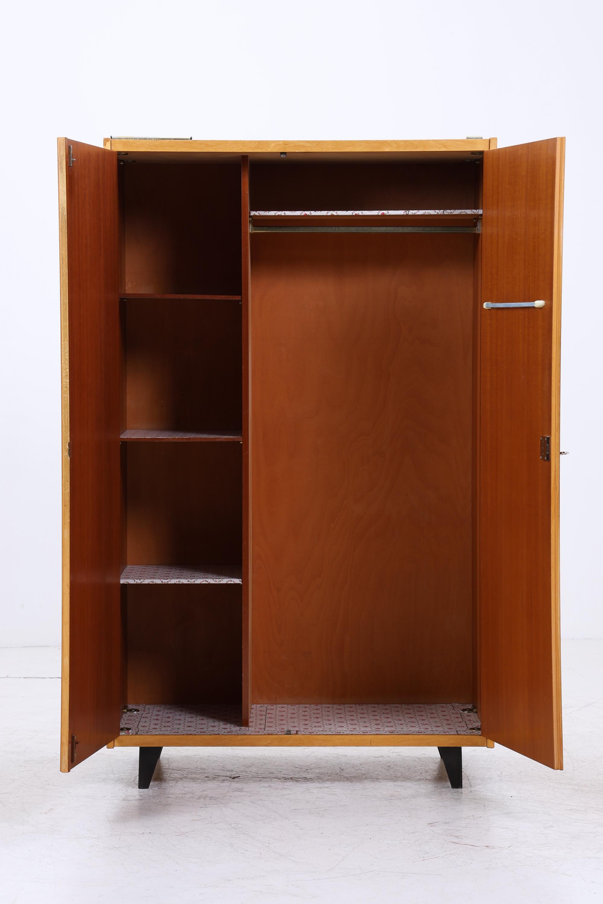 Vintage Kleiderschrank | Mid Century Wäscheschrank 2-türig | Kleiderstange & Fächer | ausziehbare Kleiderstange