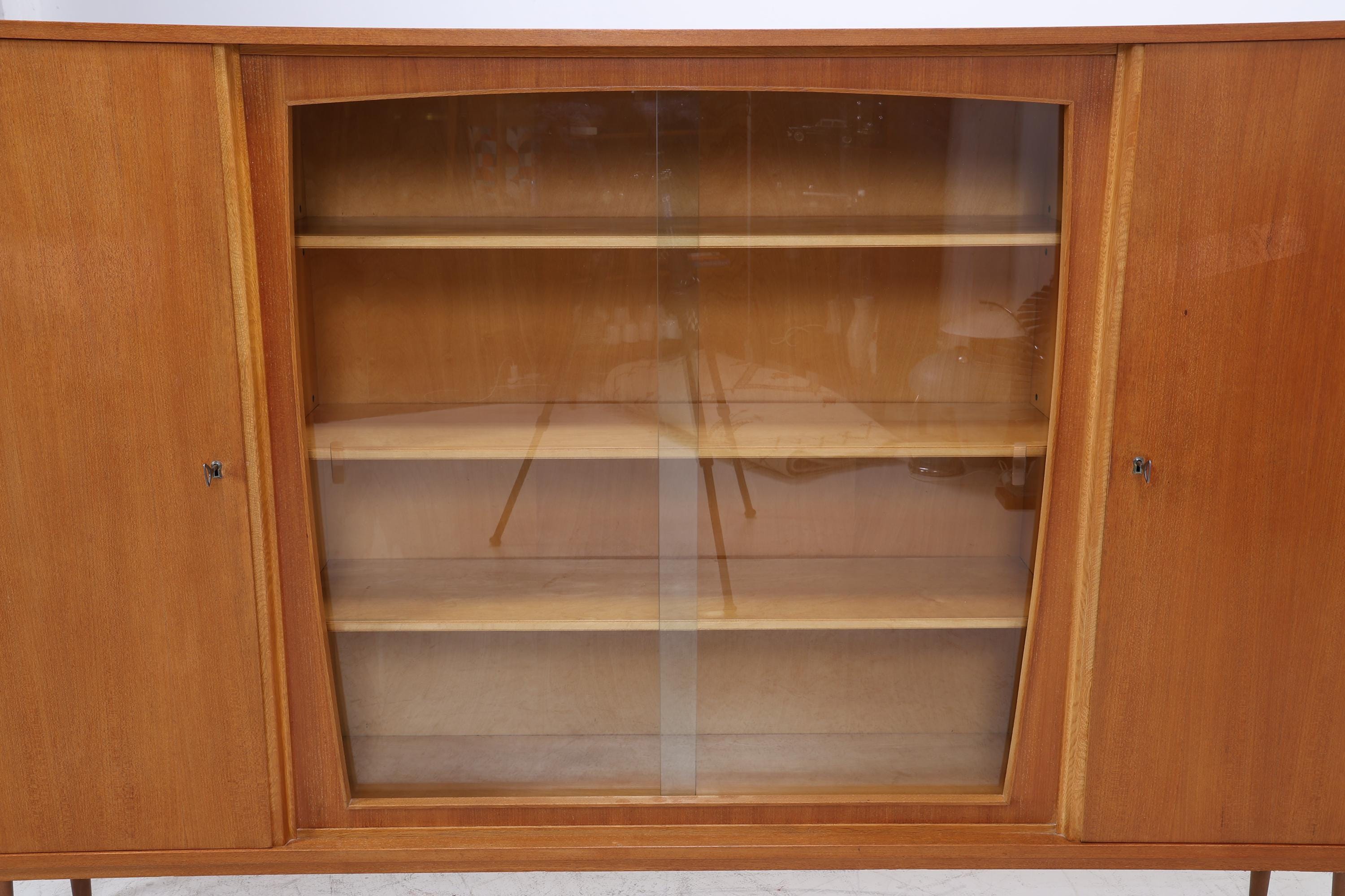 Vintage Vitrine aus den 60ern | Mid-Century Highboard mit Glas-Schiebetüren