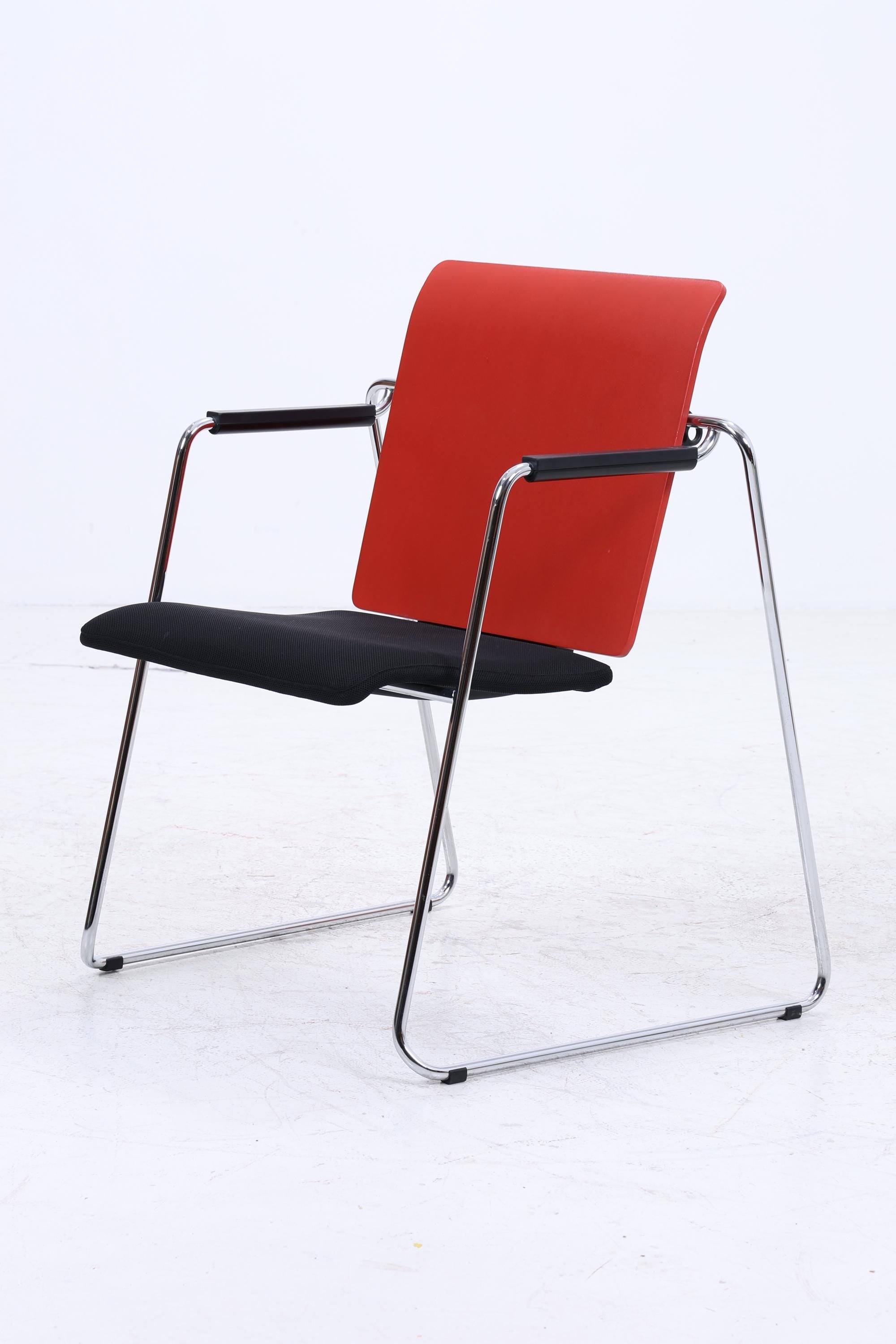 Vintage Stuhl Designklassiker | Ilian Milinov für ORT | Moderner Multifunktionsstuhl Tisch Rot Schwarz