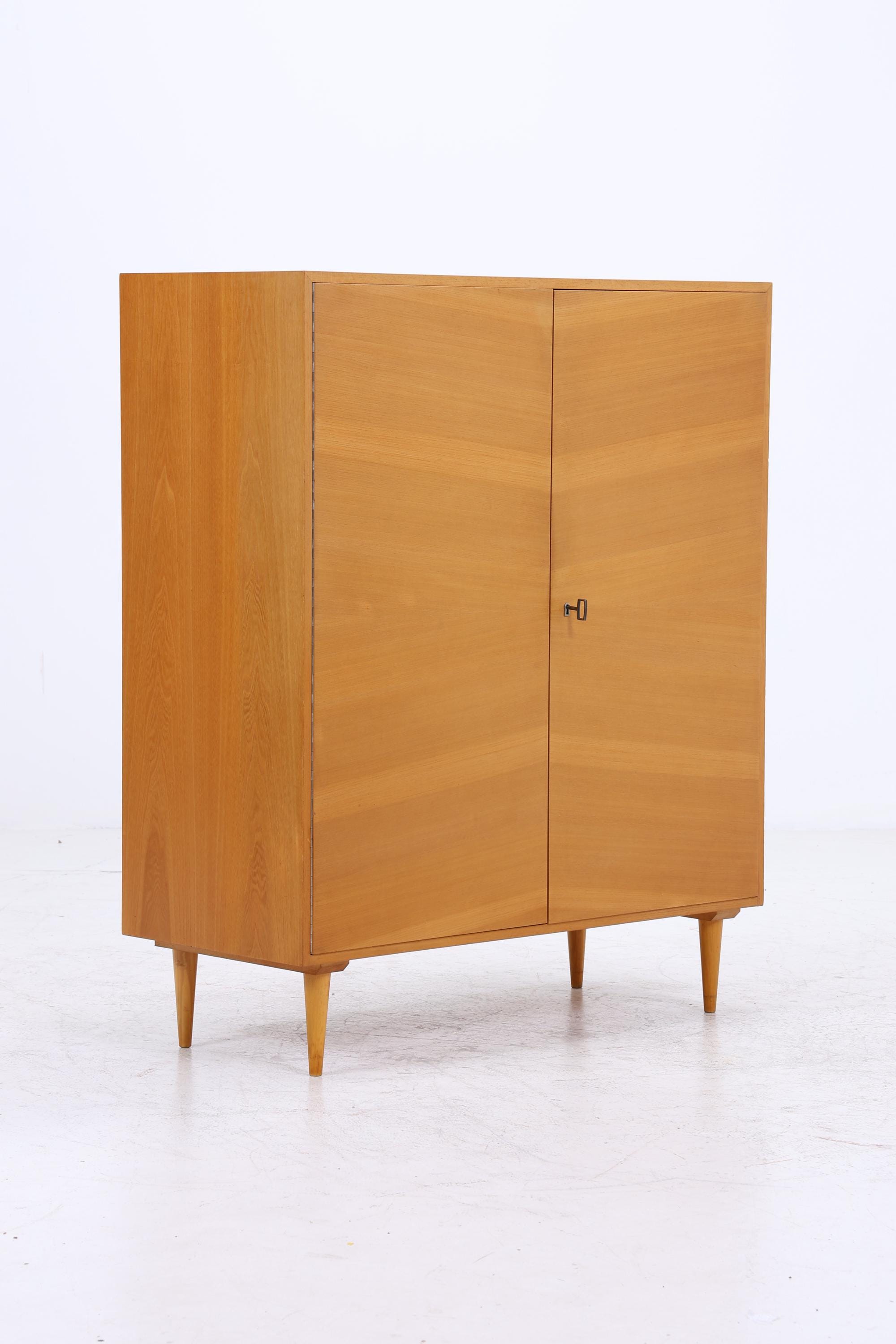Vintage Wäscheschrank | Mid-Century Kleiderschrank 60er Jahre Design