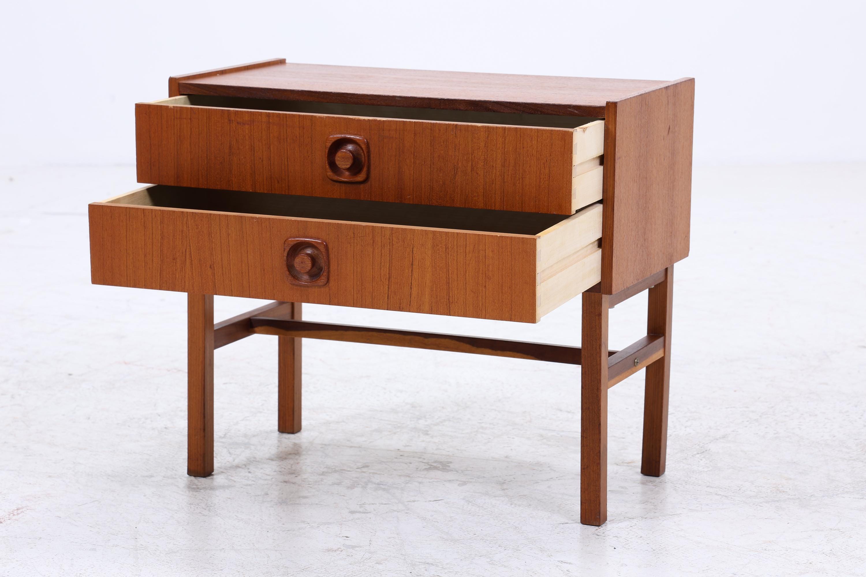 Vintage Teak Mini Kommode 60er Jahre | Danish Design Mid Century Holz Nachttisch mit Schubladen Aufbewahrung