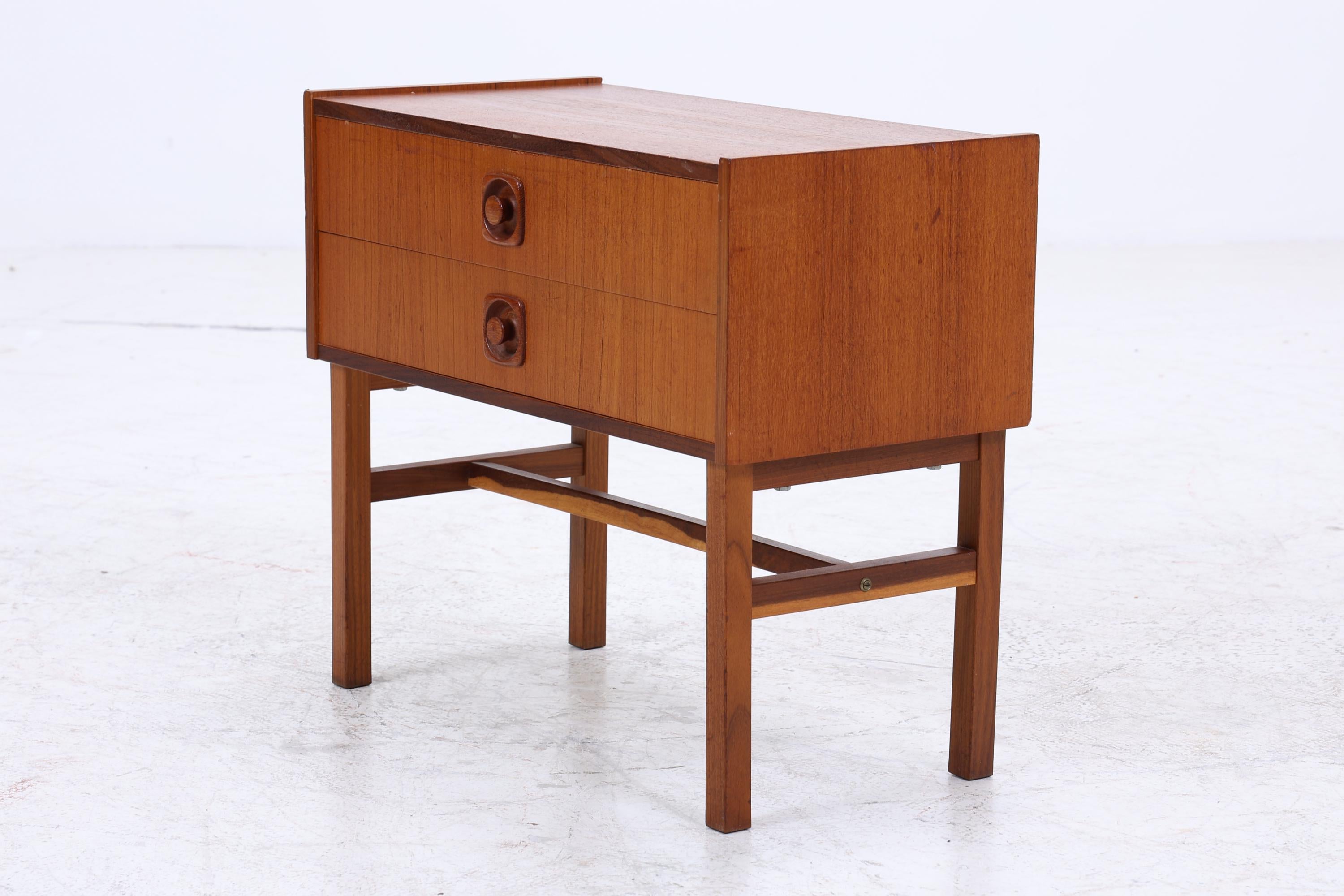 Vintage Teak Mini Kommode 60er Jahre | Danish Design Mid Century Holz Nachttisch mit Schubladen Aufbewahrung