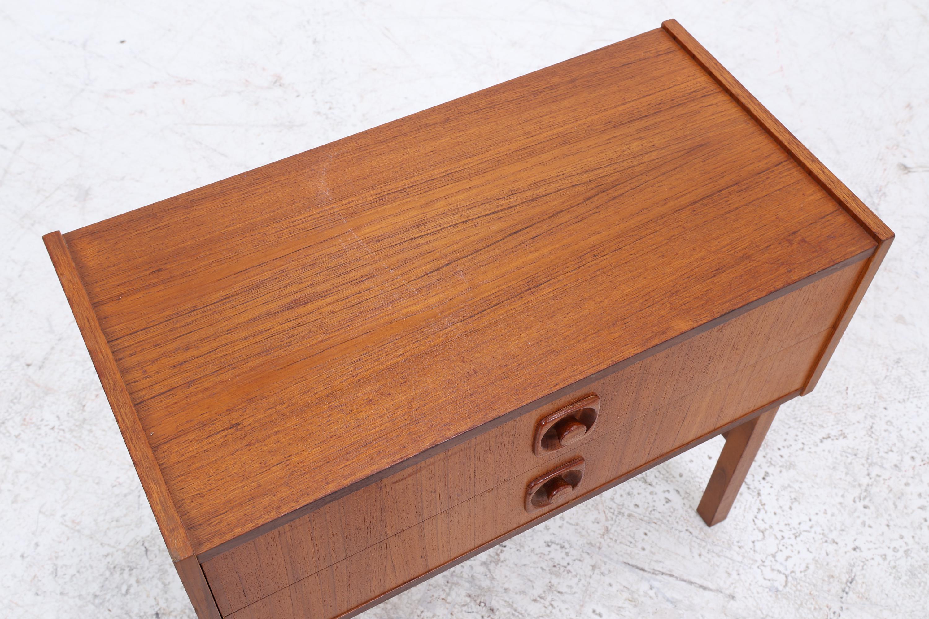 Vintage Teak Mini Kommode 60er Jahre | Danish Design Mid Century Holz Nachttisch mit Schubladen Aufbewahrung
