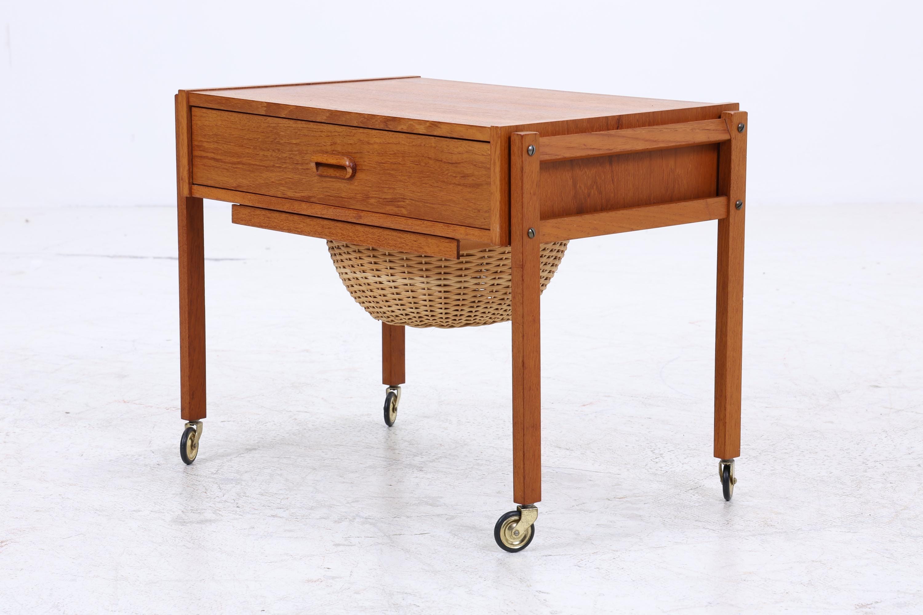 Vintage Teak Nähkasten | Danish Design | Mid-Century Beistelltisch auf Rollen