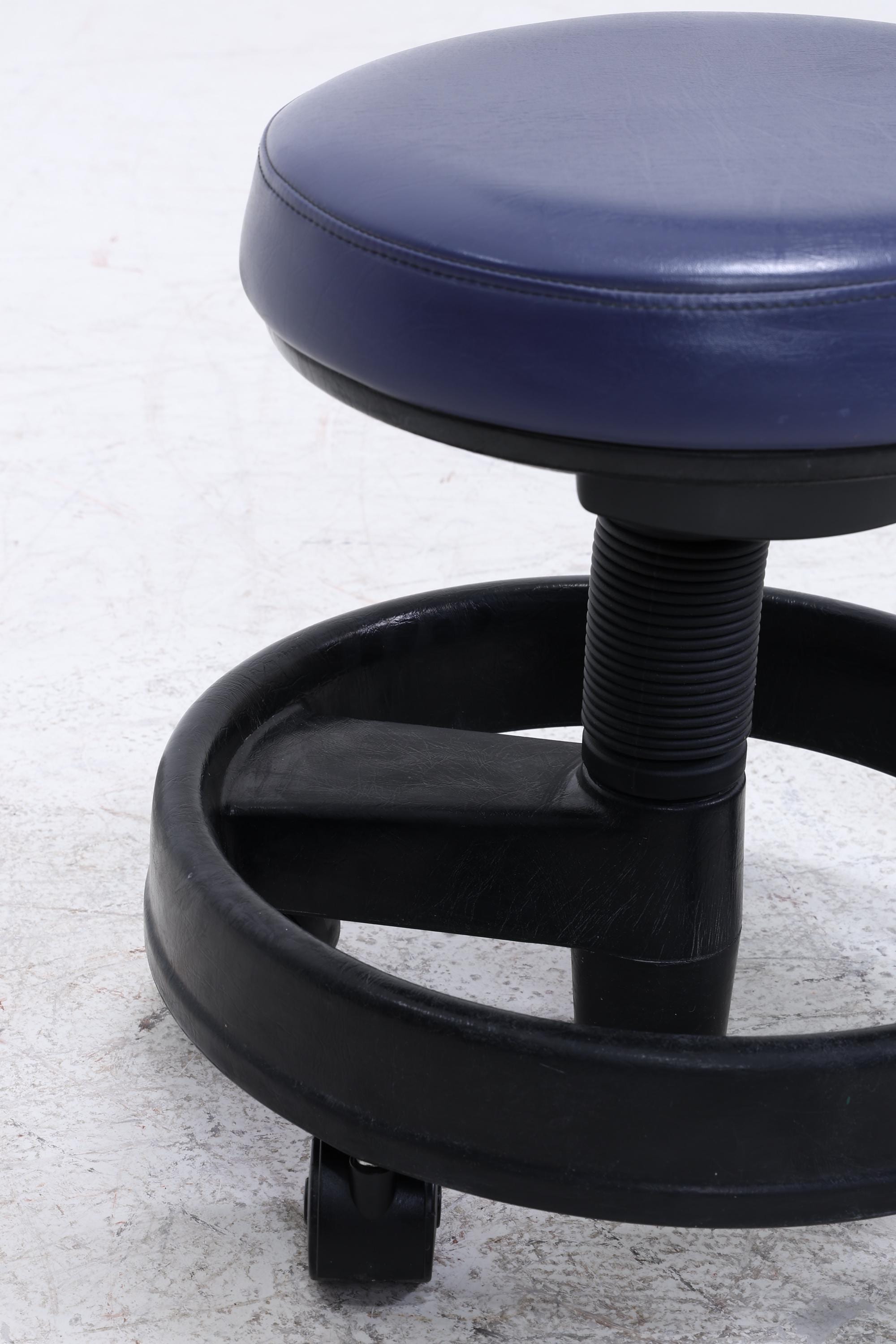 1v4 Siemens Sirona Stil Rollhocker | Vintage Praxis- & Laborhocker | Industrie Design Drehhocker