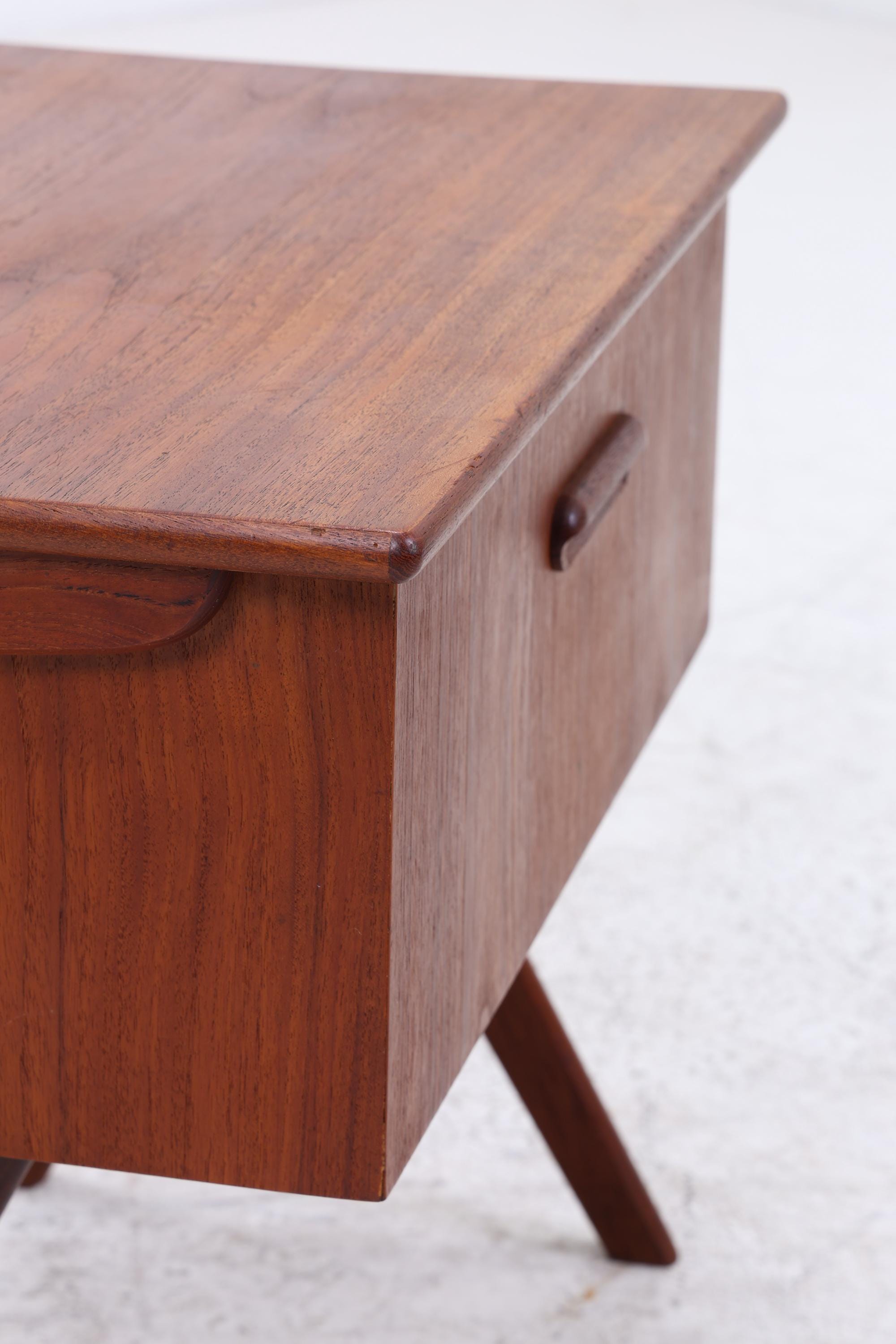Vintage Teak Nähkasten | Danish Design | Mid-Century Beistelltisch