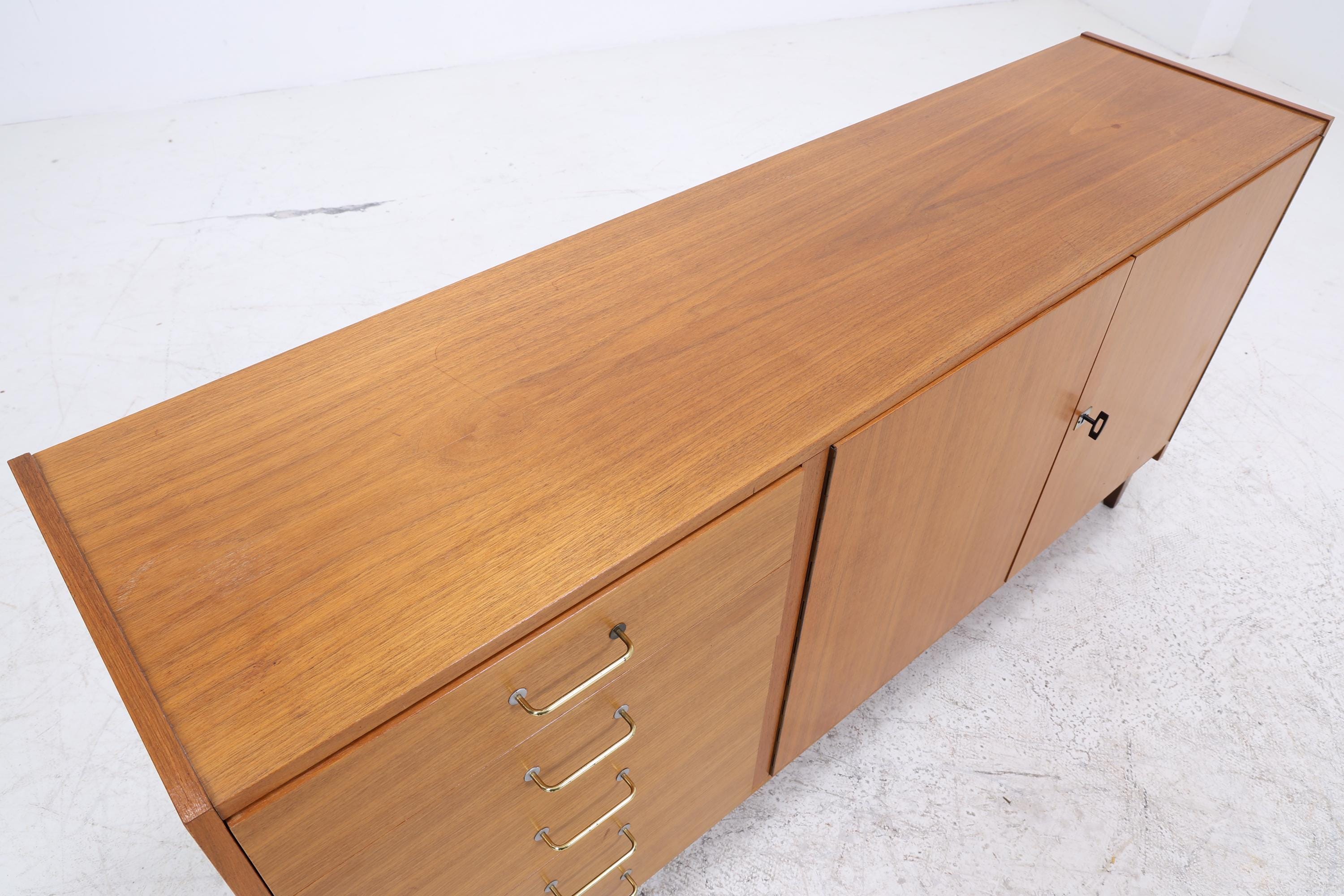 Vintage Nussbaum Sideboard 60er Jahre | Mid Century Schrank 70er