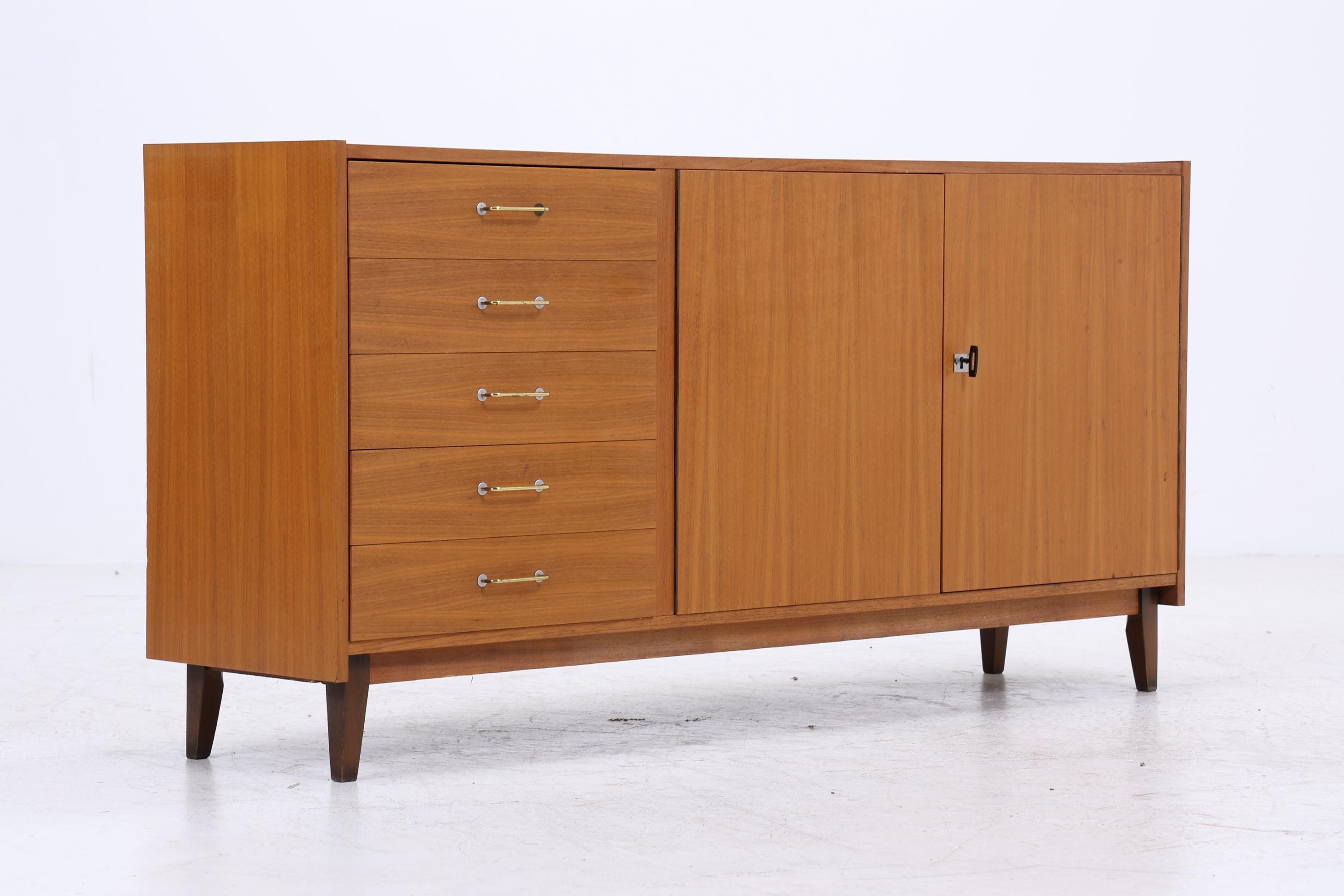 Vintage Nussbaum Sideboard 60er Jahre | Mid Century Schrank 70er
