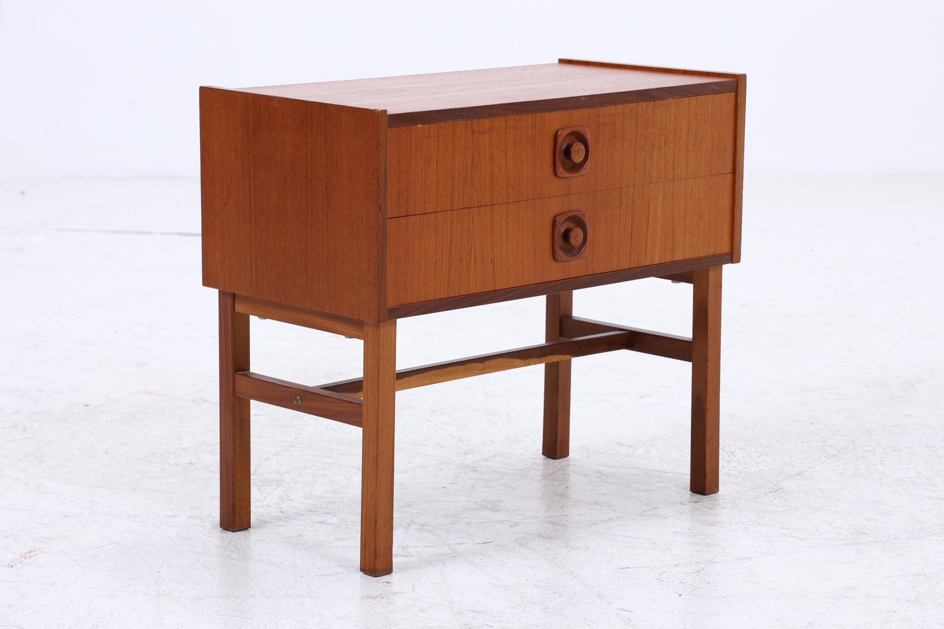 Vintage Teak Mini Kommode 60er Jahre | Danish Design Mid Century Holz Nachttisch mit Schubladen Aufbewahrung