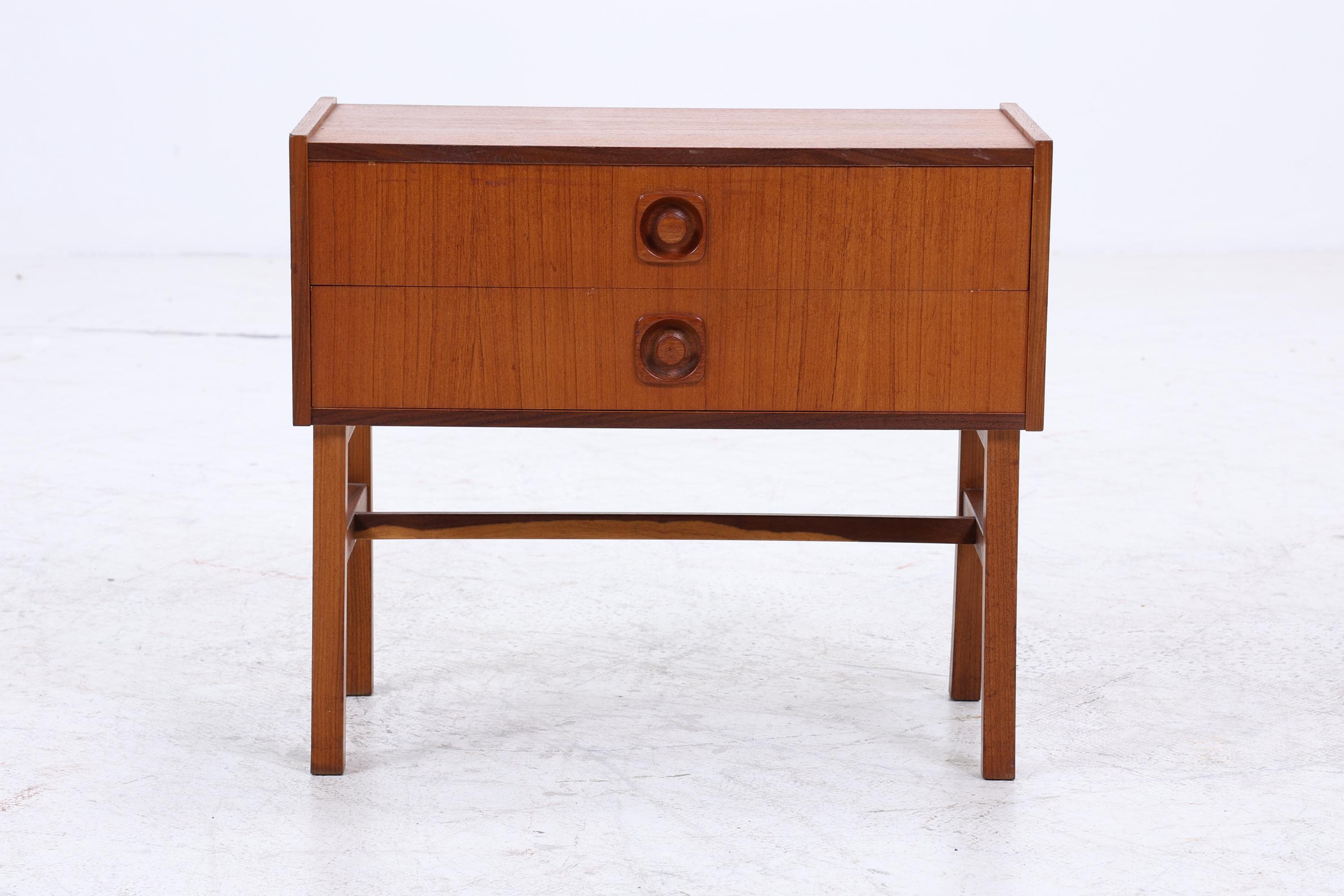 Vintage Teak Mini Kommode 60er Jahre | Danish Design Mid Century Holz Nachttisch mit Schubladen Aufbewahrung