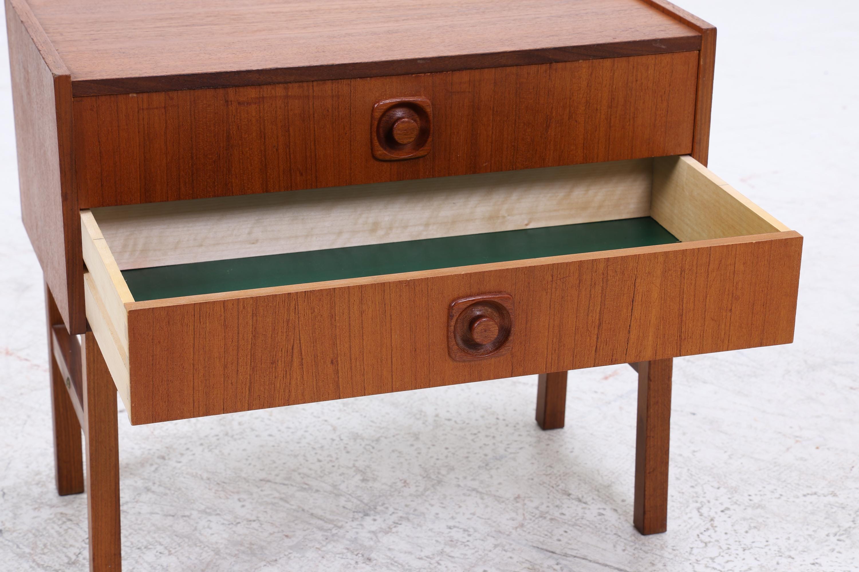 Vintage Teak Mini Kommode 60er Jahre | Danish Design Mid Century Holz Nachttisch mit Schubladen Aufbewahrung