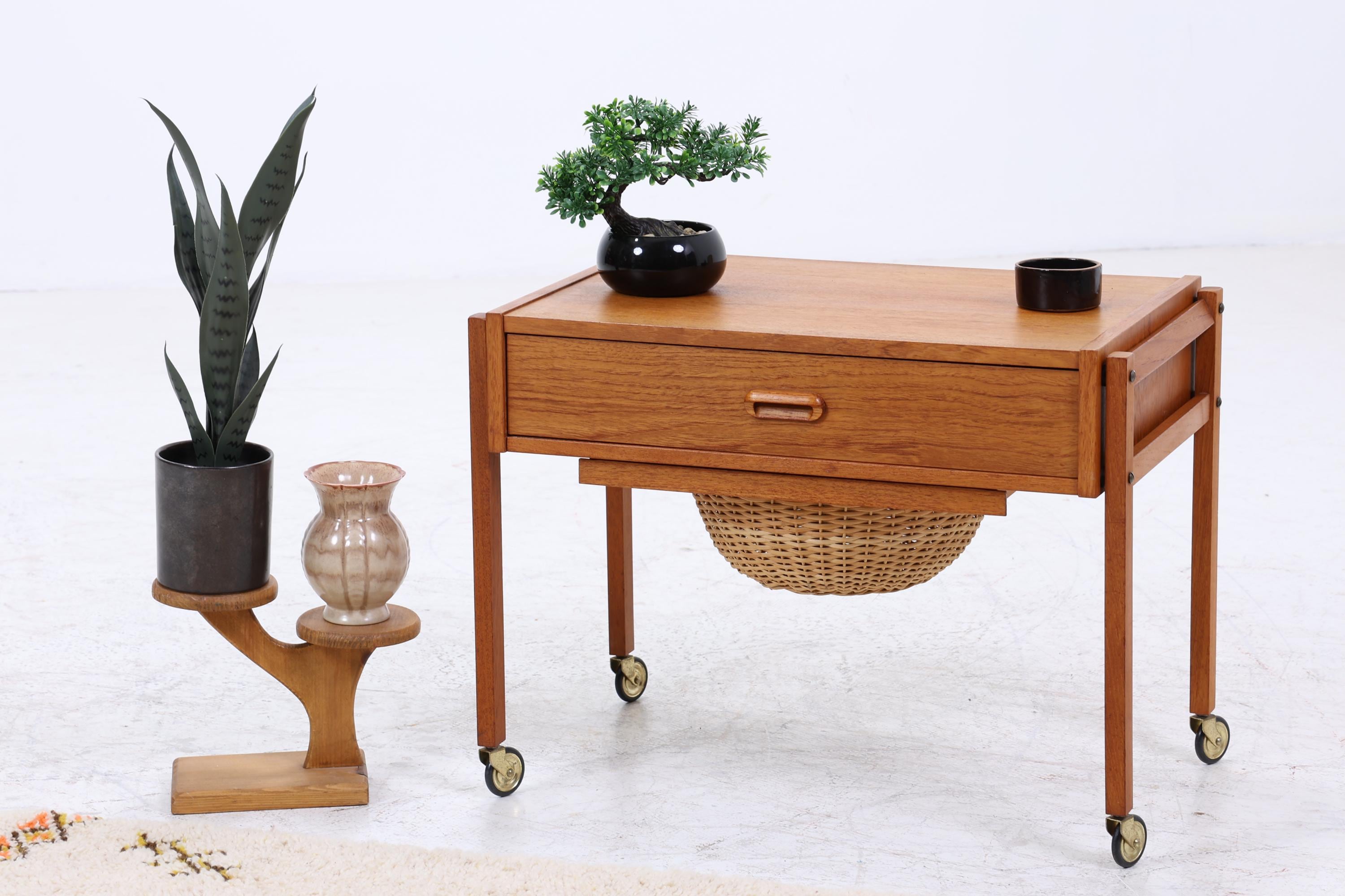 Vintage Teak Nähkasten | Danish Design | Mid-Century Beistelltisch auf Rollen