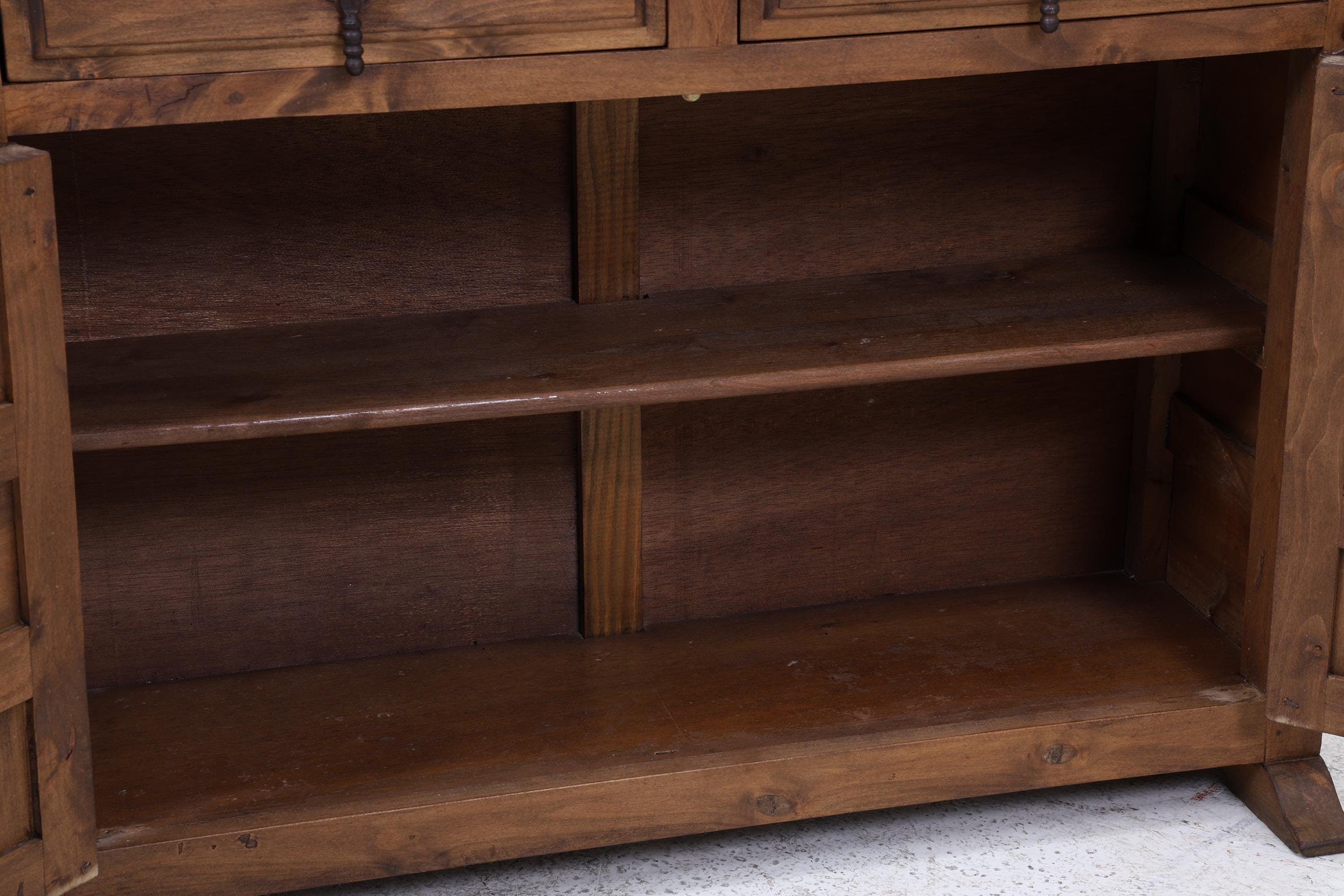 Barock Nussbaum Kommode | Spanischer Landhaus Stil mit Eisenbeschlägen