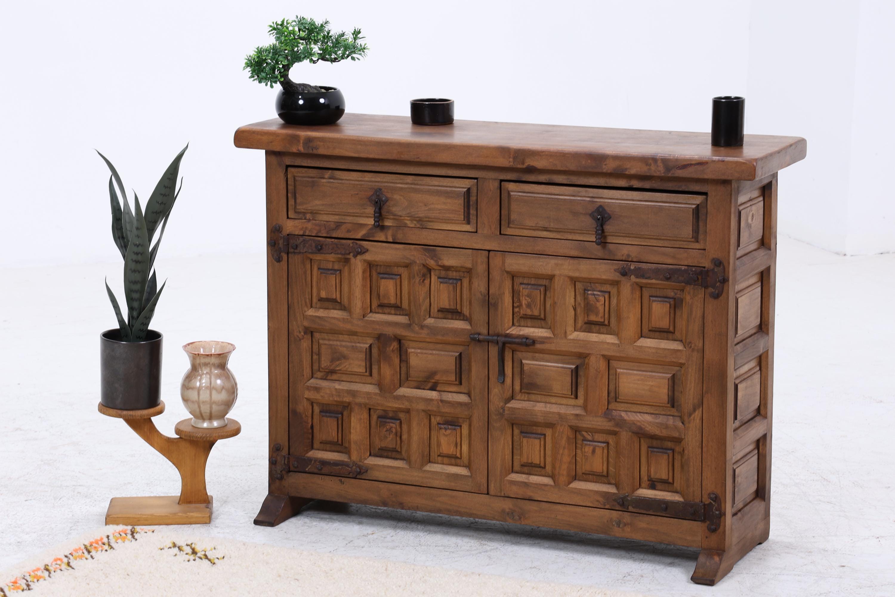 Barock Nussbaum Kommode | Spanischer Landhaus Stil mit Eisenbeschlägen