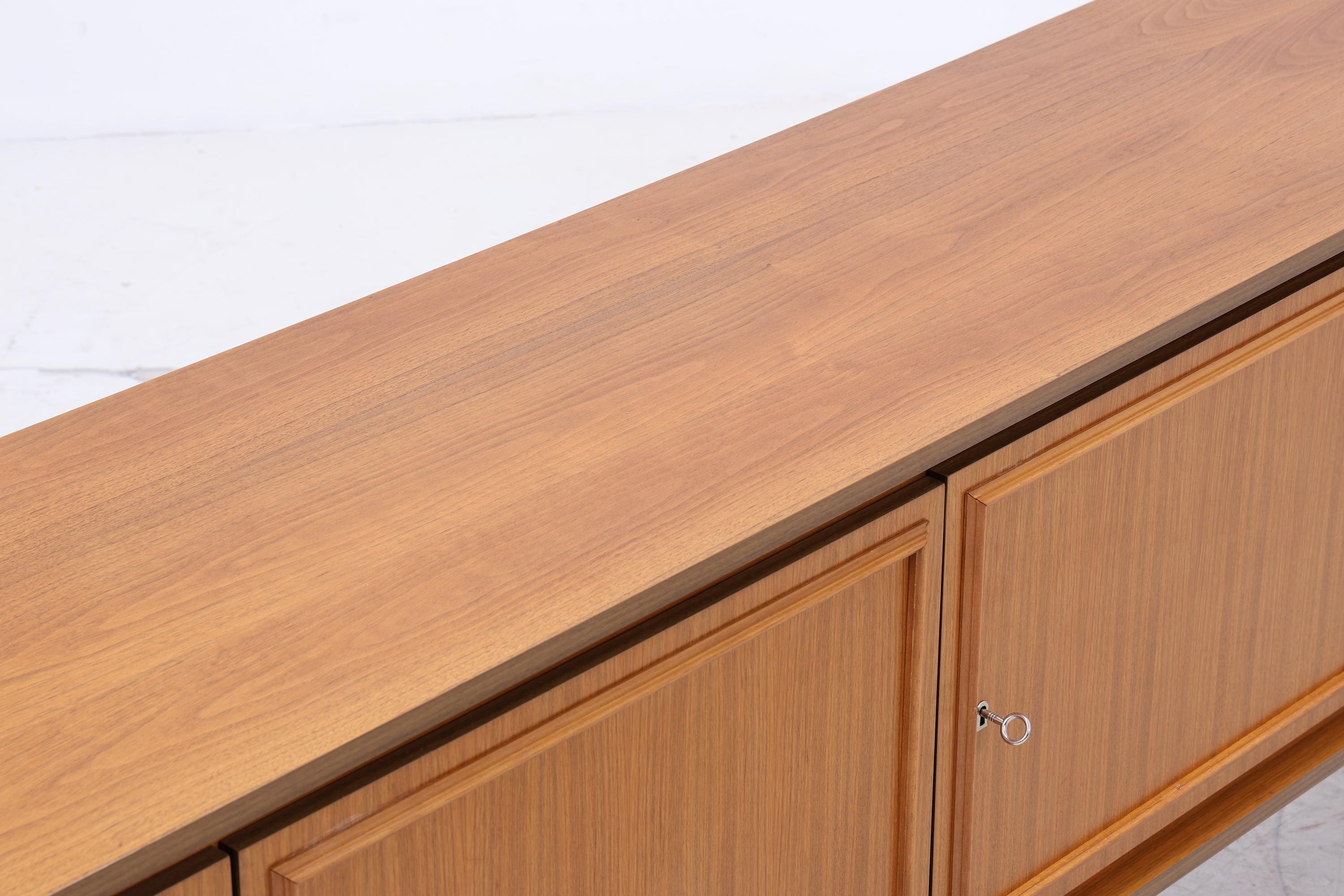 Vintage Nussbaum Sideboard 60er Jahre | Mid Century Schrank 70er