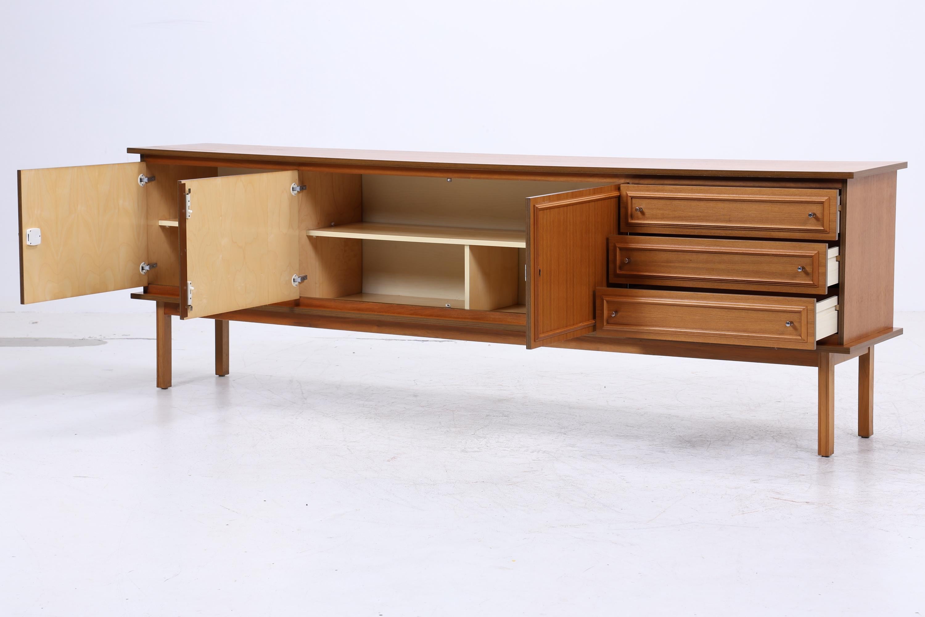 Vintage Nussbaum Sideboard 60er Jahre | Mid Century Schrank 70er