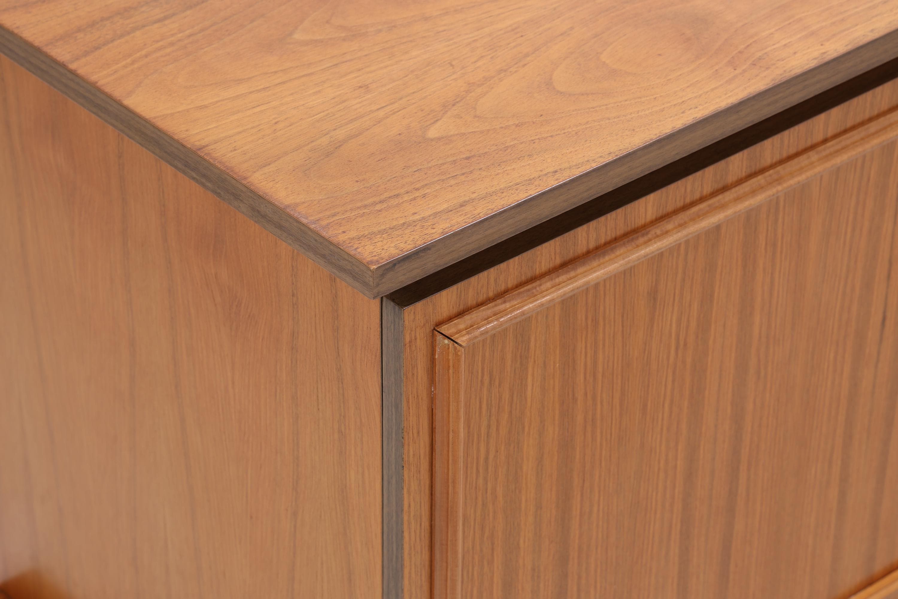 Vintage Nussbaum Sideboard 60er Jahre | Mid Century Schrank 70er