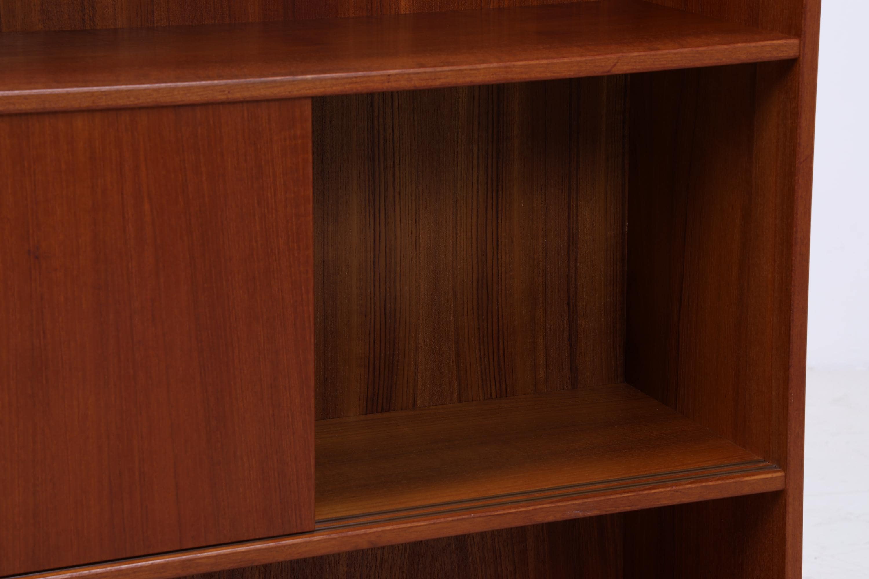 Vintage Teak Bücherschrank mit Schiebetüren | Mid Century Danish Design Regal 1960er