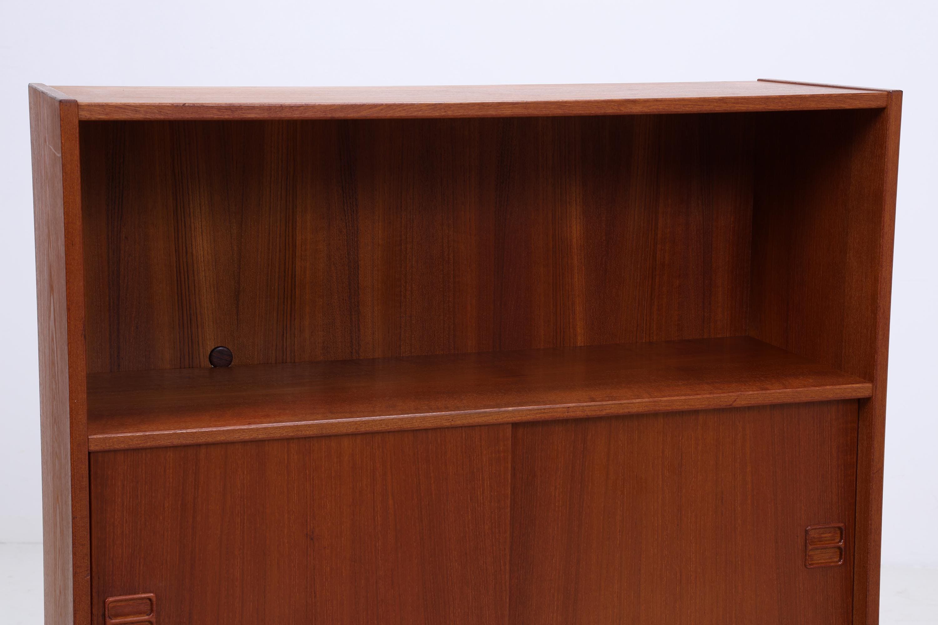 Vintage Teak Bücherschrank mit Schiebetüren | Mid Century Danish Design Regal 1960er