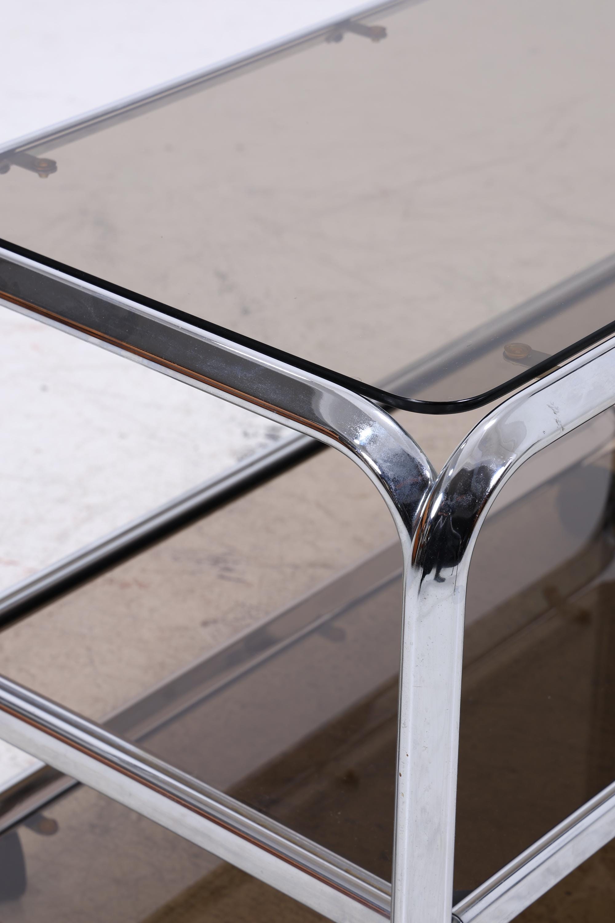 Vintage Servierwagen aus Chrom & Rauchglas | Mid-Century Barwagen Beistelltisch