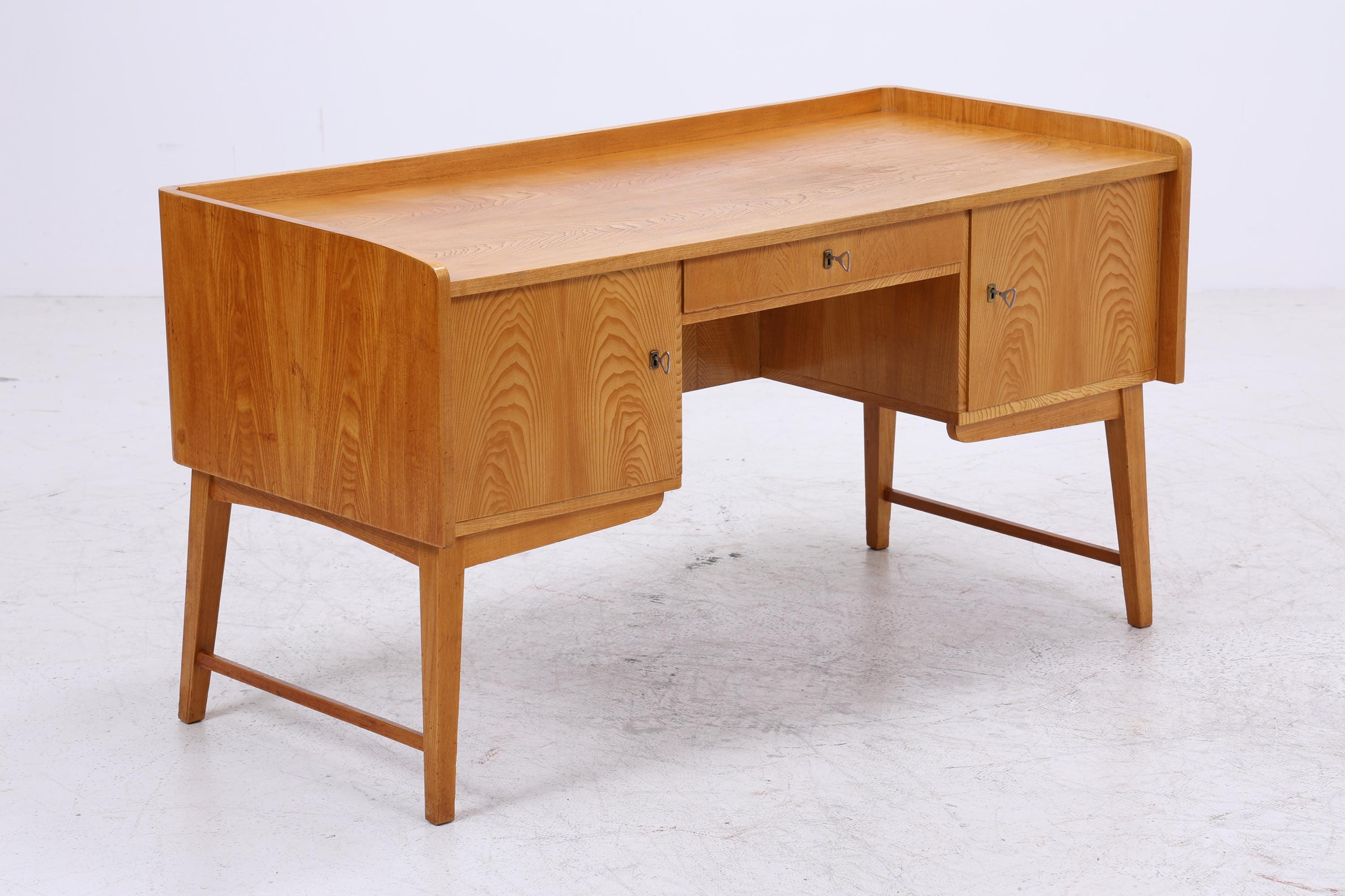 Vintage Schreibtisch aus Esche | Mid-Century Bürotisch 60er Jahre Design
