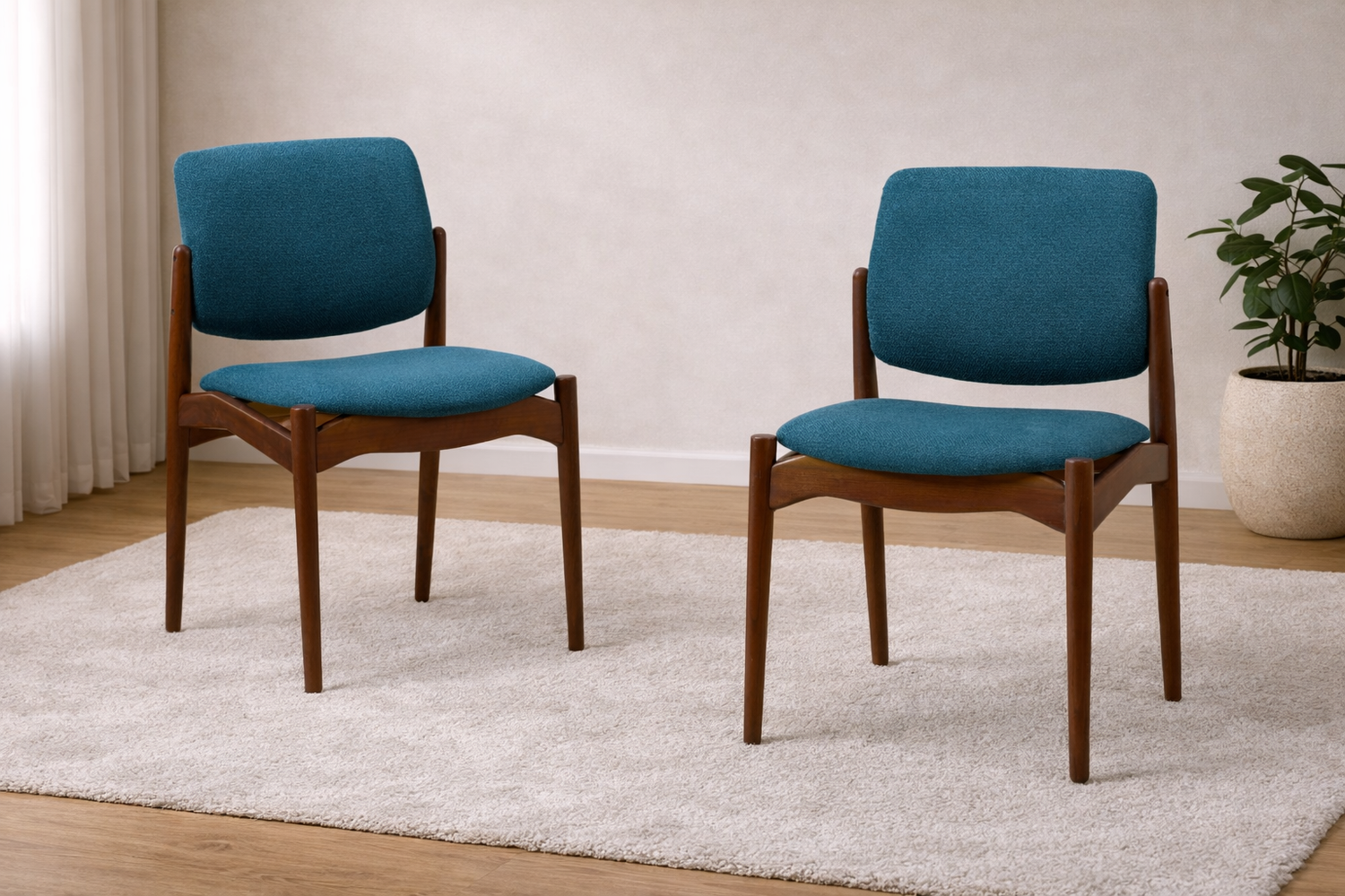 Mid Century Stühle aus den 60er Jahren im dänischen Design – Teak Dining Chairs