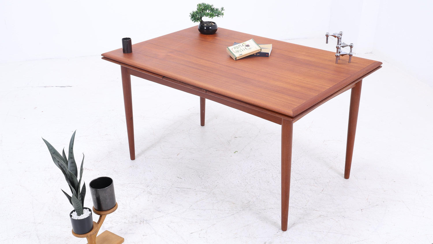 Danish Design Esstisch im klassischen Mid Century Stil