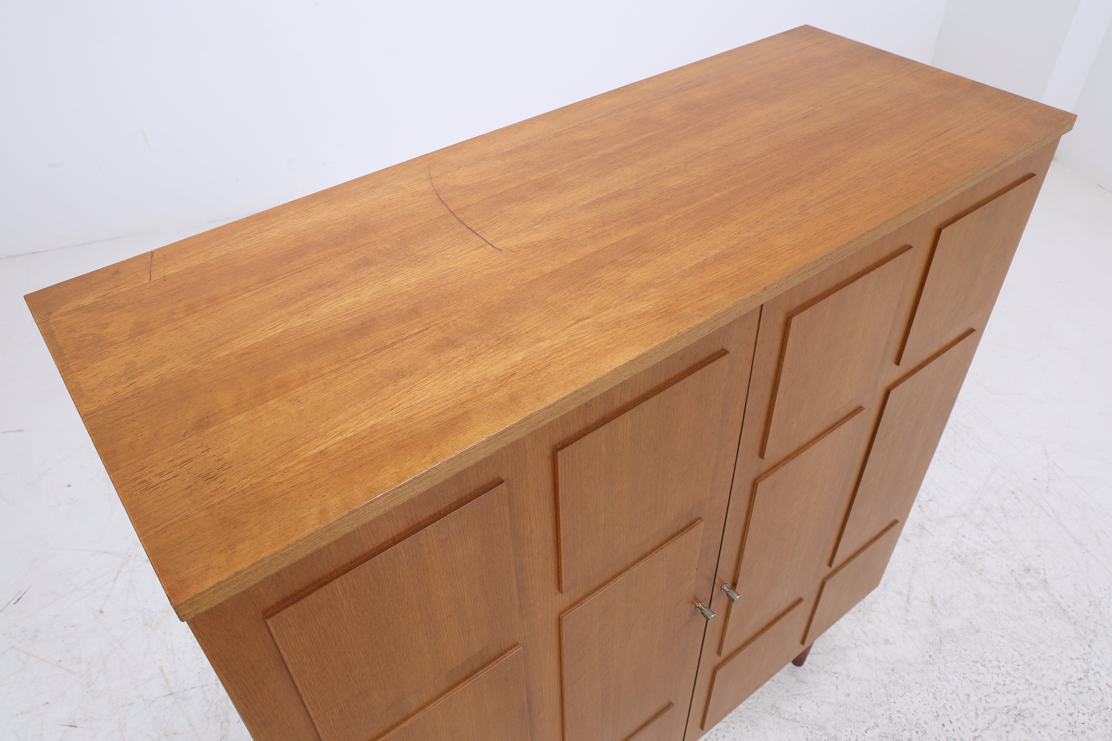 Vintage Wäscheschrank | Mid Century Schrank | 60er Jahre