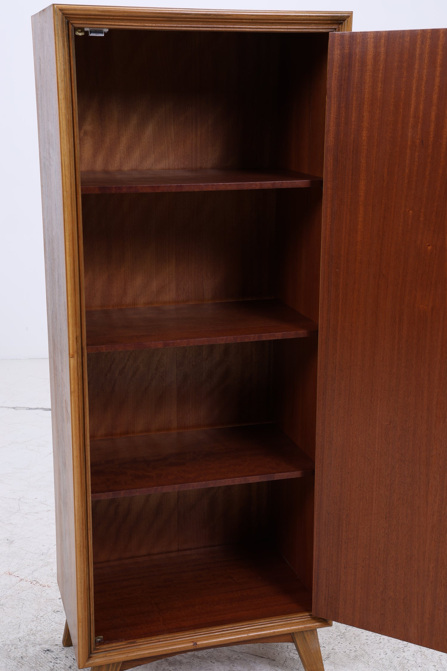 Vintage Wäscheschrank | Mid Century Schrank | 50er 60er Jahre