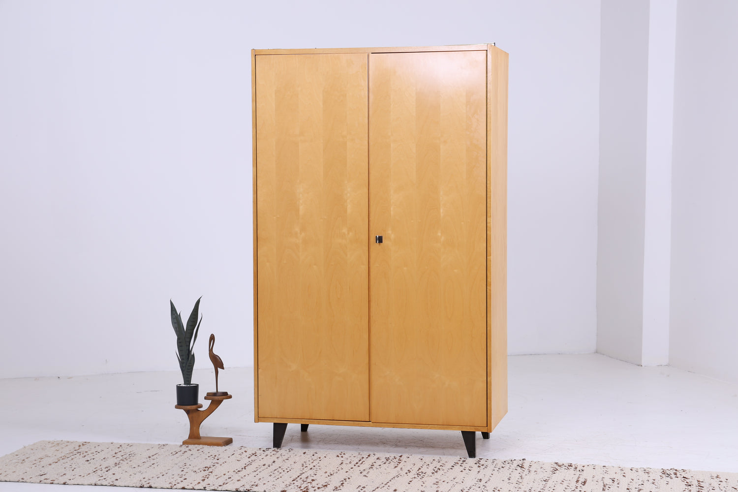 Heller Vintage Kleiderschrank | Mid Century Wäscheschrank | 60er Jahre Schrank | mit Kleiderstange &amp; Fächern 2|2