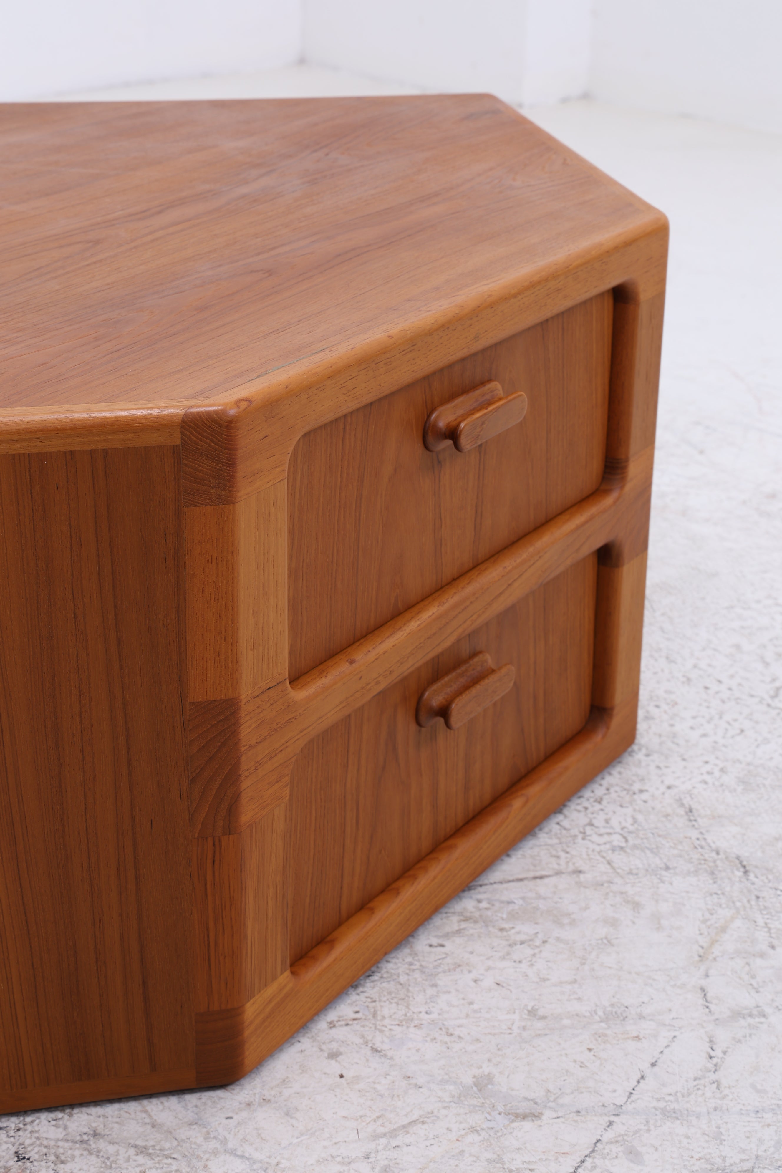 Vintage Dyrlund Teak Eckkommode | Danish Design | Mid Century Kommode
