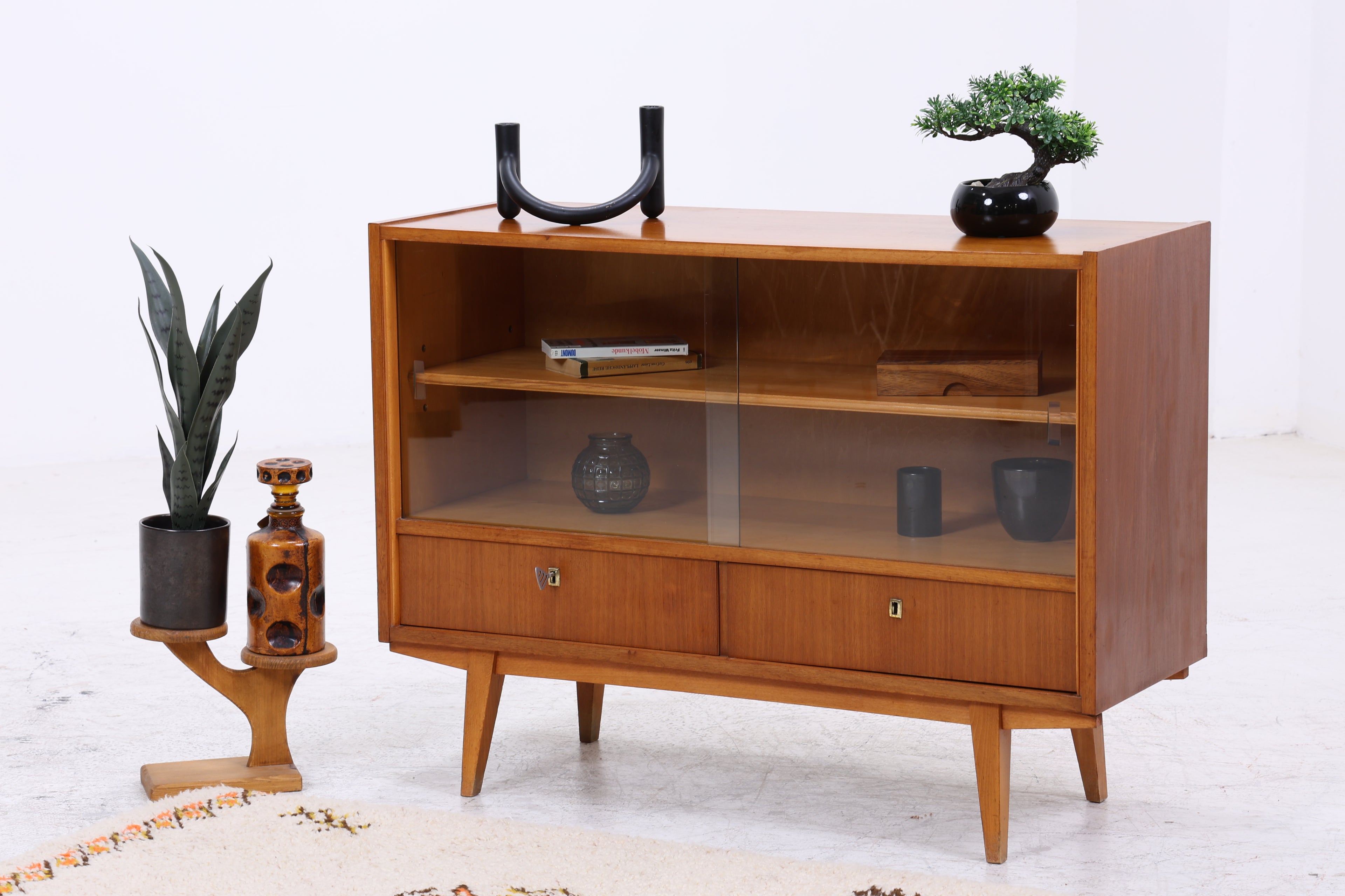 Vintage Kommode mit Glasschiebetüren | Mid Century Vitrine | 60er Jahre