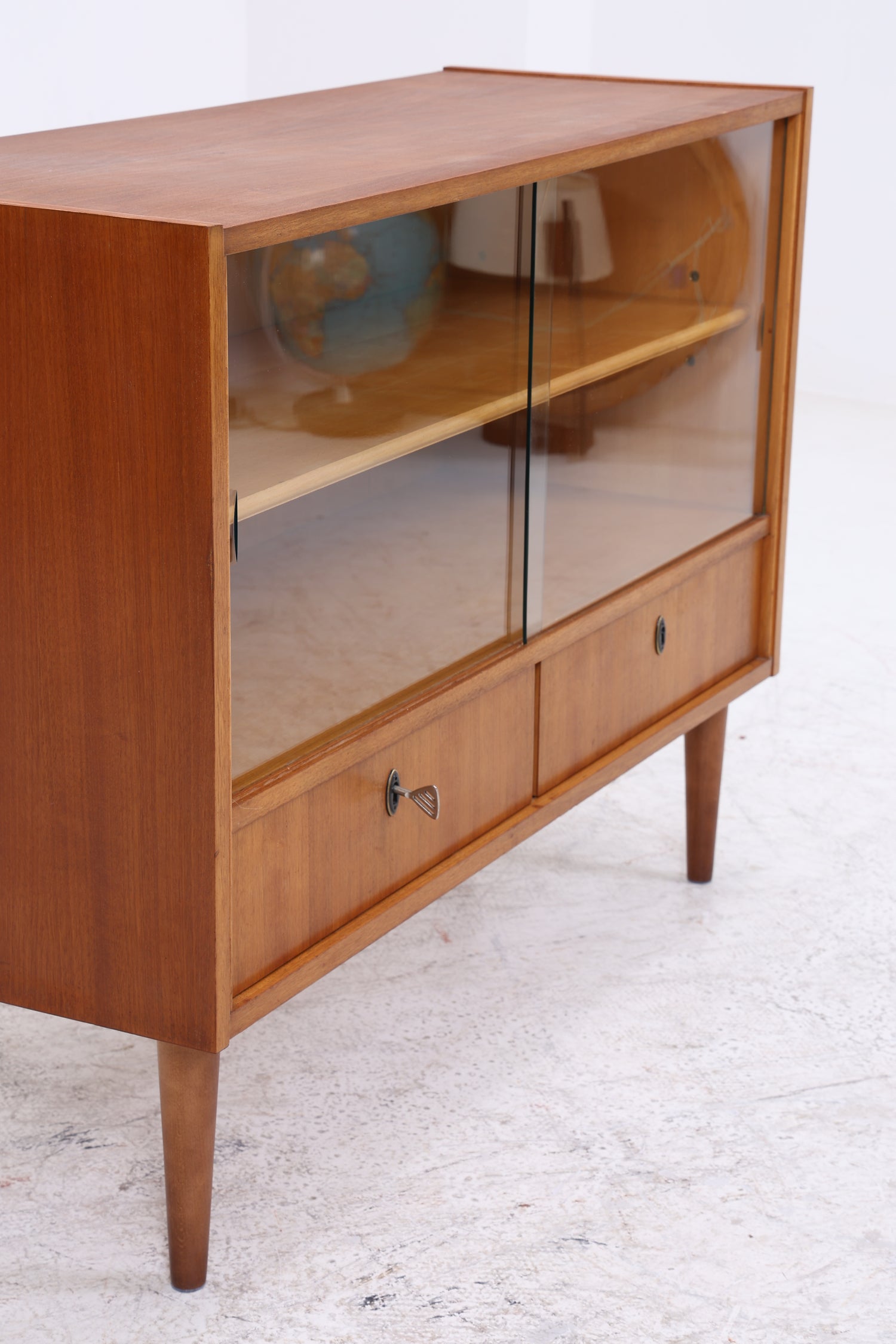 Vintage Kommode mit Glasschiebetüren | Mid Century Vitrine | 60er Jahre