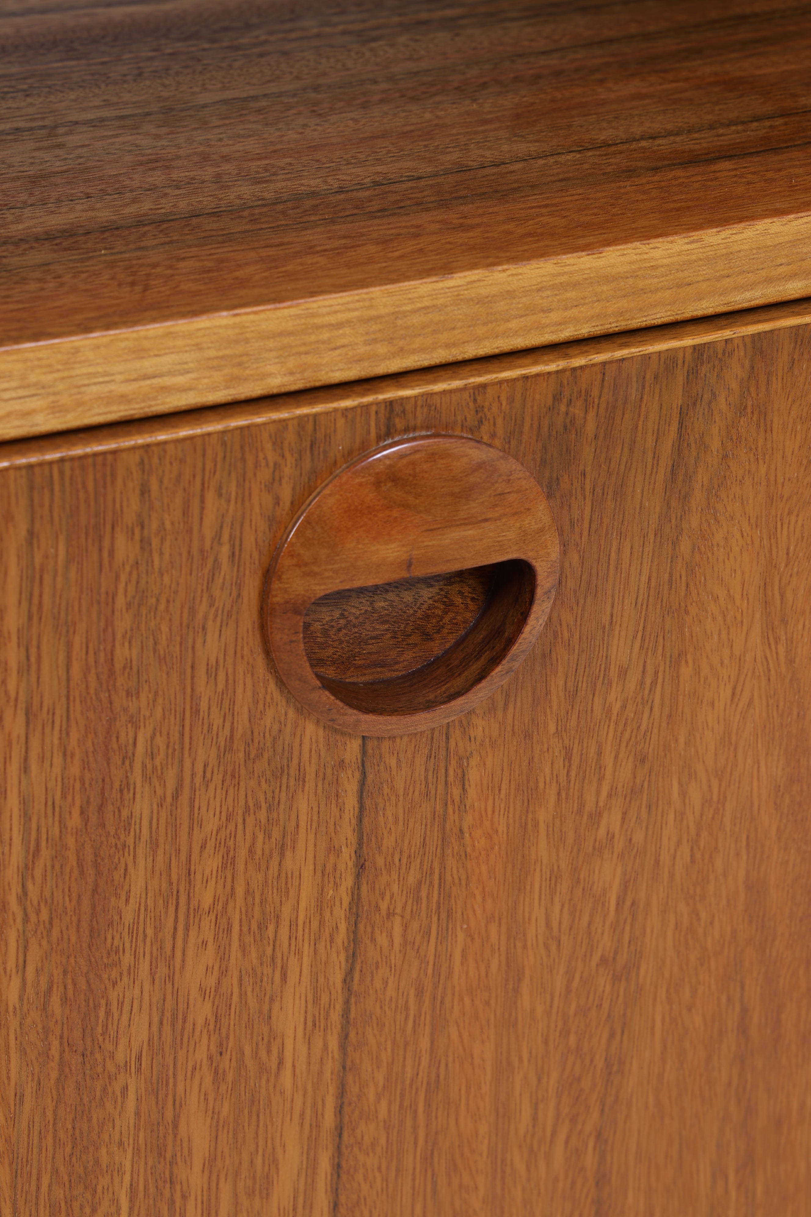 Vintage Nussbaum Barschrank von Hellerau | Mid Century Schrank | DDR Design