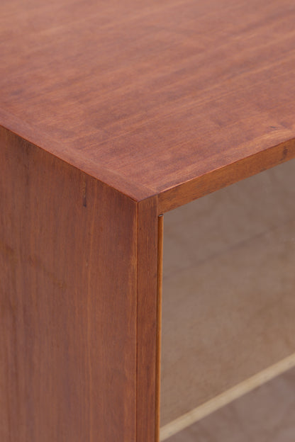 Vintage Nussbaum Vitrine | Mid Century Kommode mit Glasschiebetüren