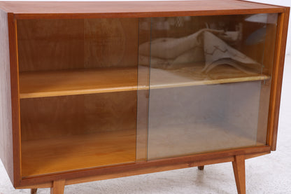 Vintage Nussbaum Vitrine | Mid Century Kommode mit Glasschiebetüren | 60er Jahre