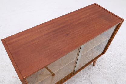 Vintage Nussbaum Vitrine | Mid Century Kommode mit Glasschiebetüren | 60er Jahre
